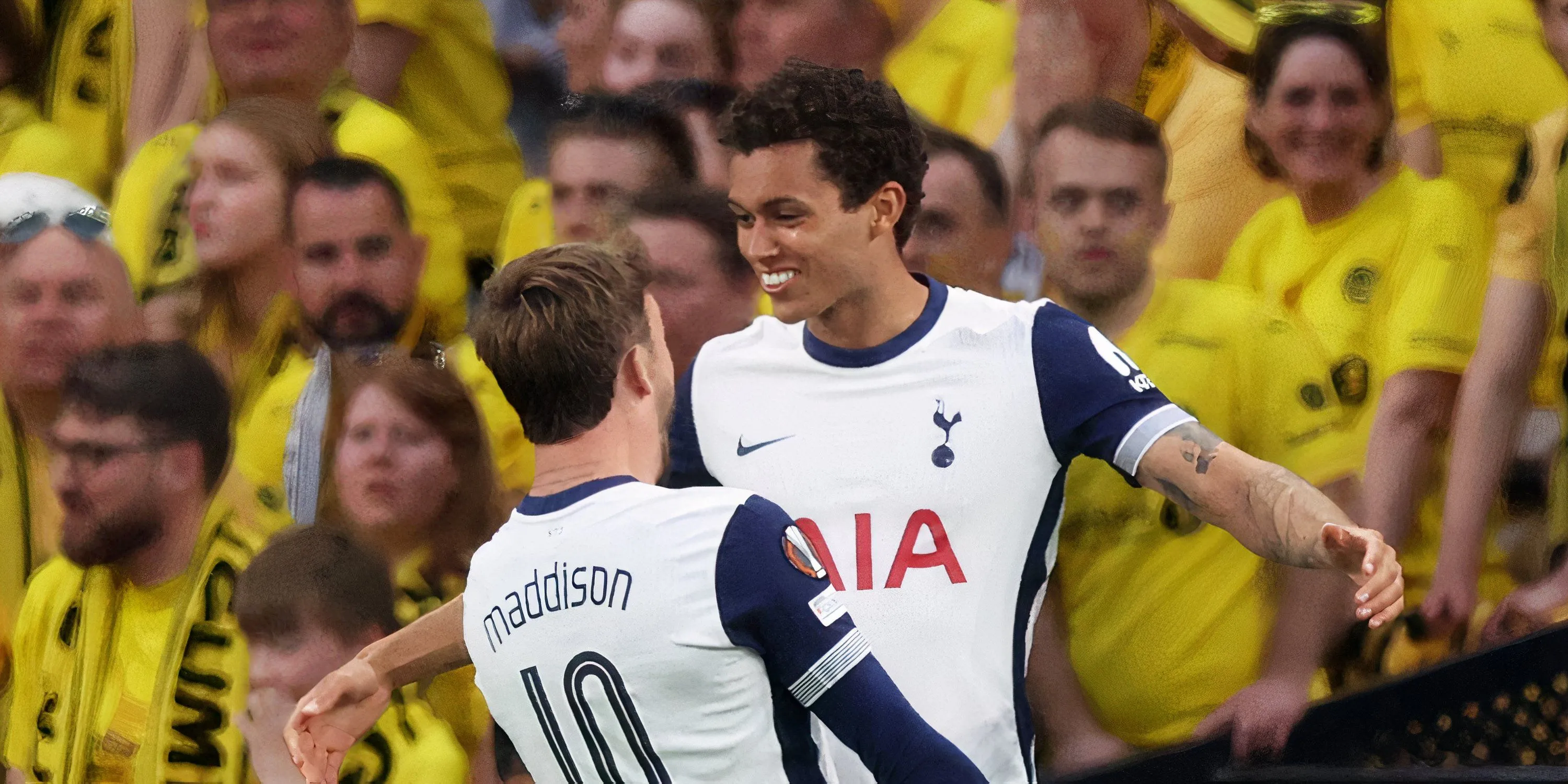 Brennan Johnson ăn mừng bàn thắng quan trọng cho Tottenham tại Europa League