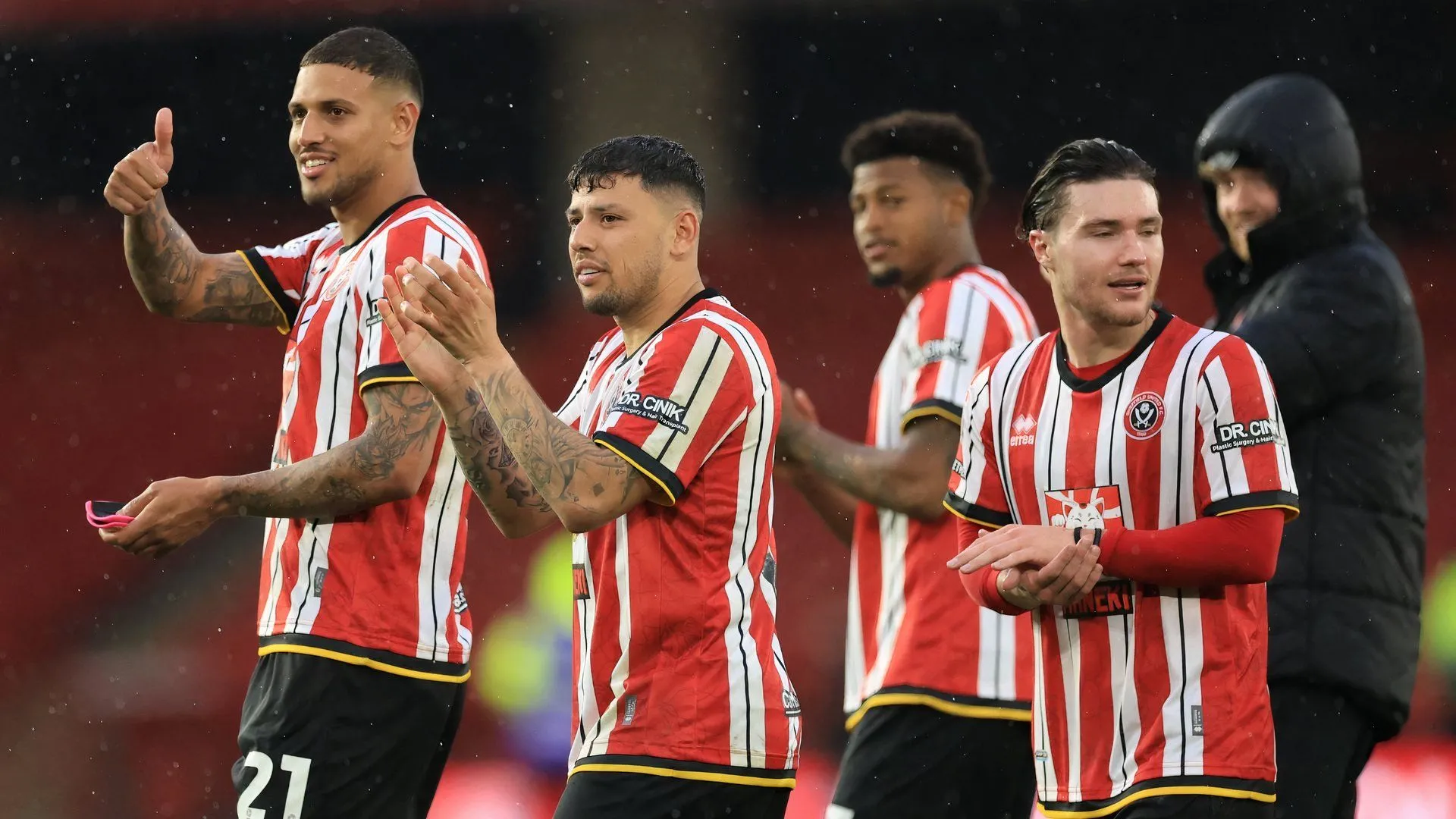 Cầu thủ Sheffield United tri ân người hâm mộ tại Bramall Lane