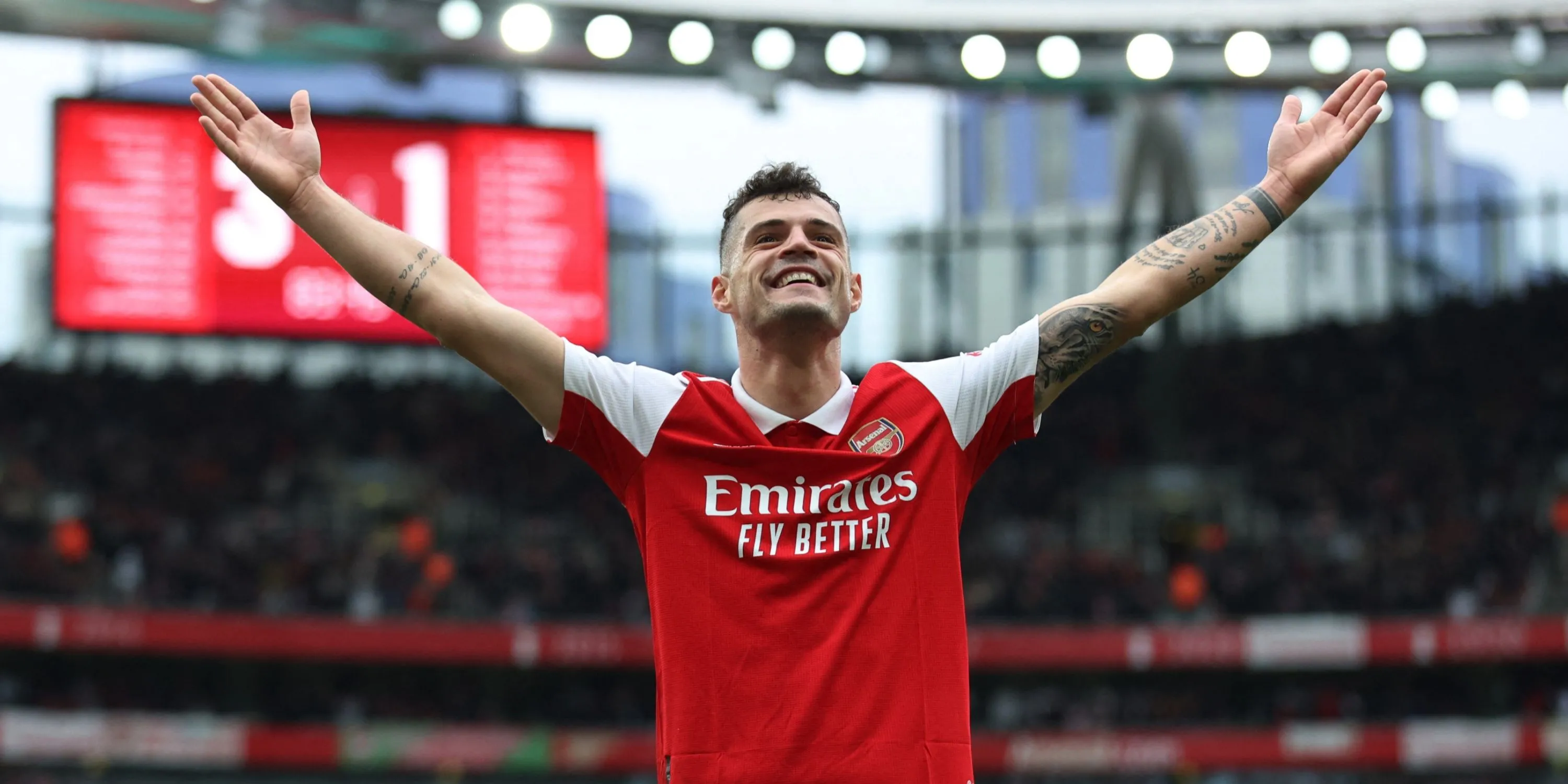 Granit Xhaka ăn mừng cuồng nhiệt sau khi ghi bàn cho Arsenal