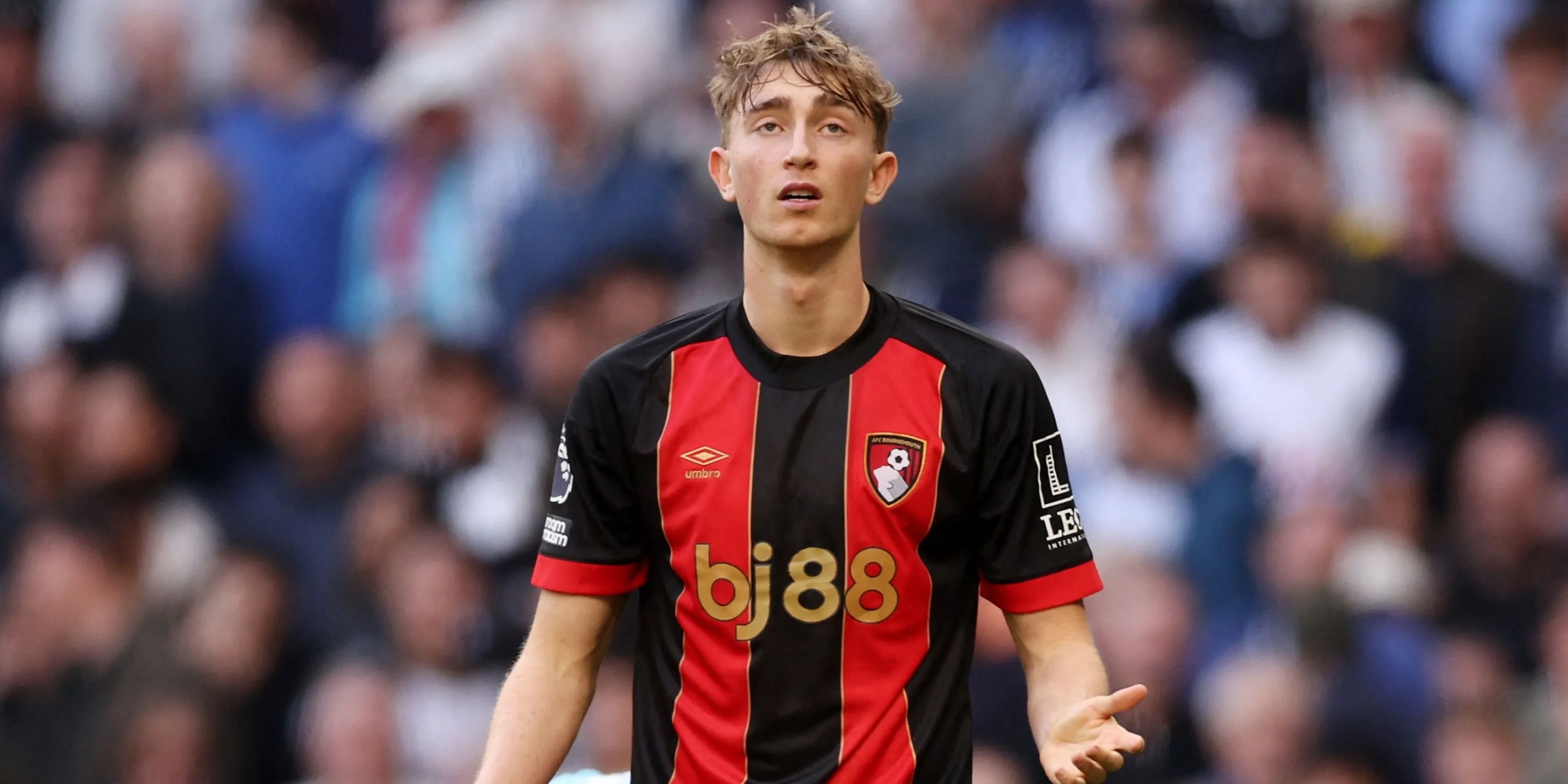 Hậu vệ Dean Huijsen trong màu áo AFC Bournemouth