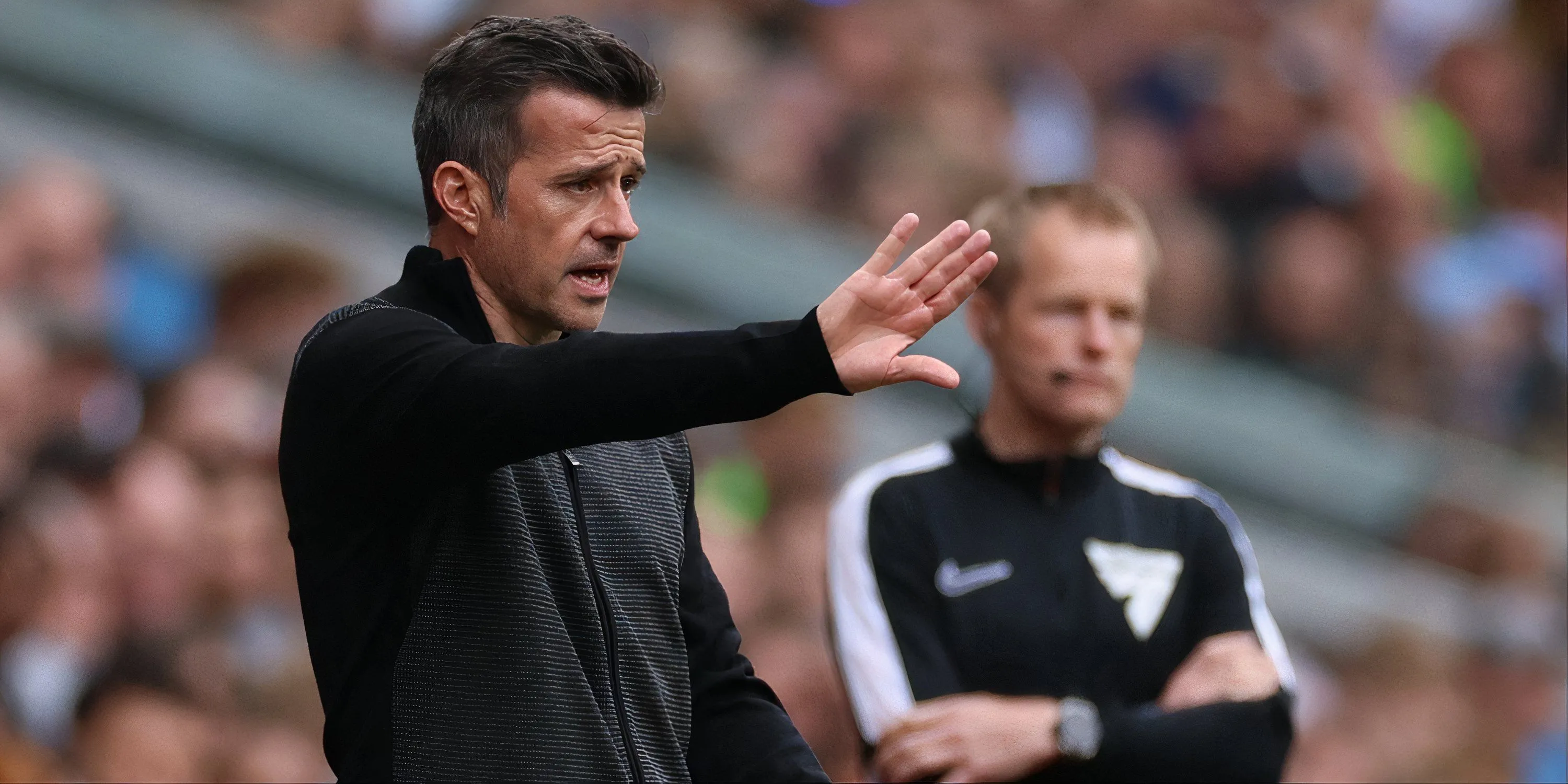 HLV Marco Silva của Fulham đang chỉ đạo trong một trận đấu