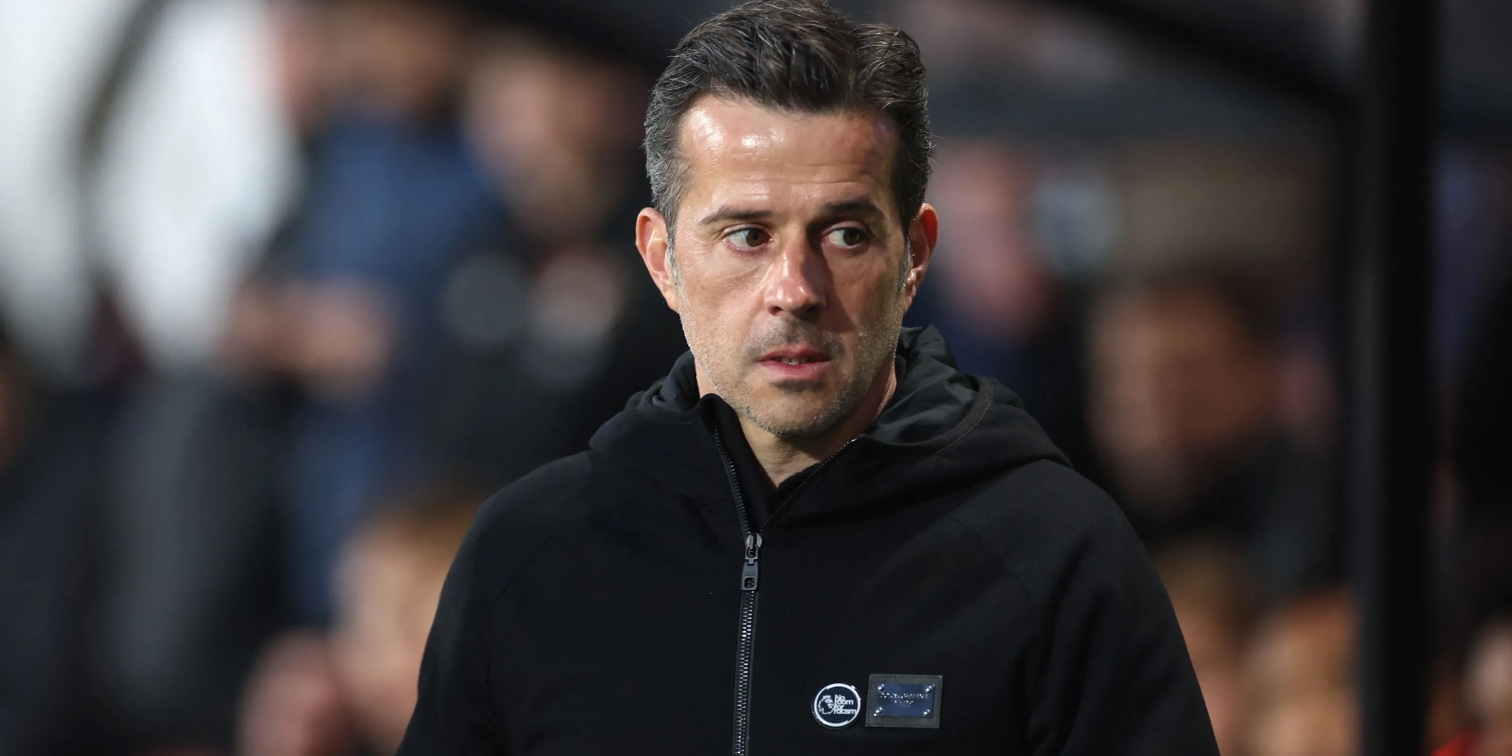 HLV Marco Silva của Fulham quan sát buổi tập của đội