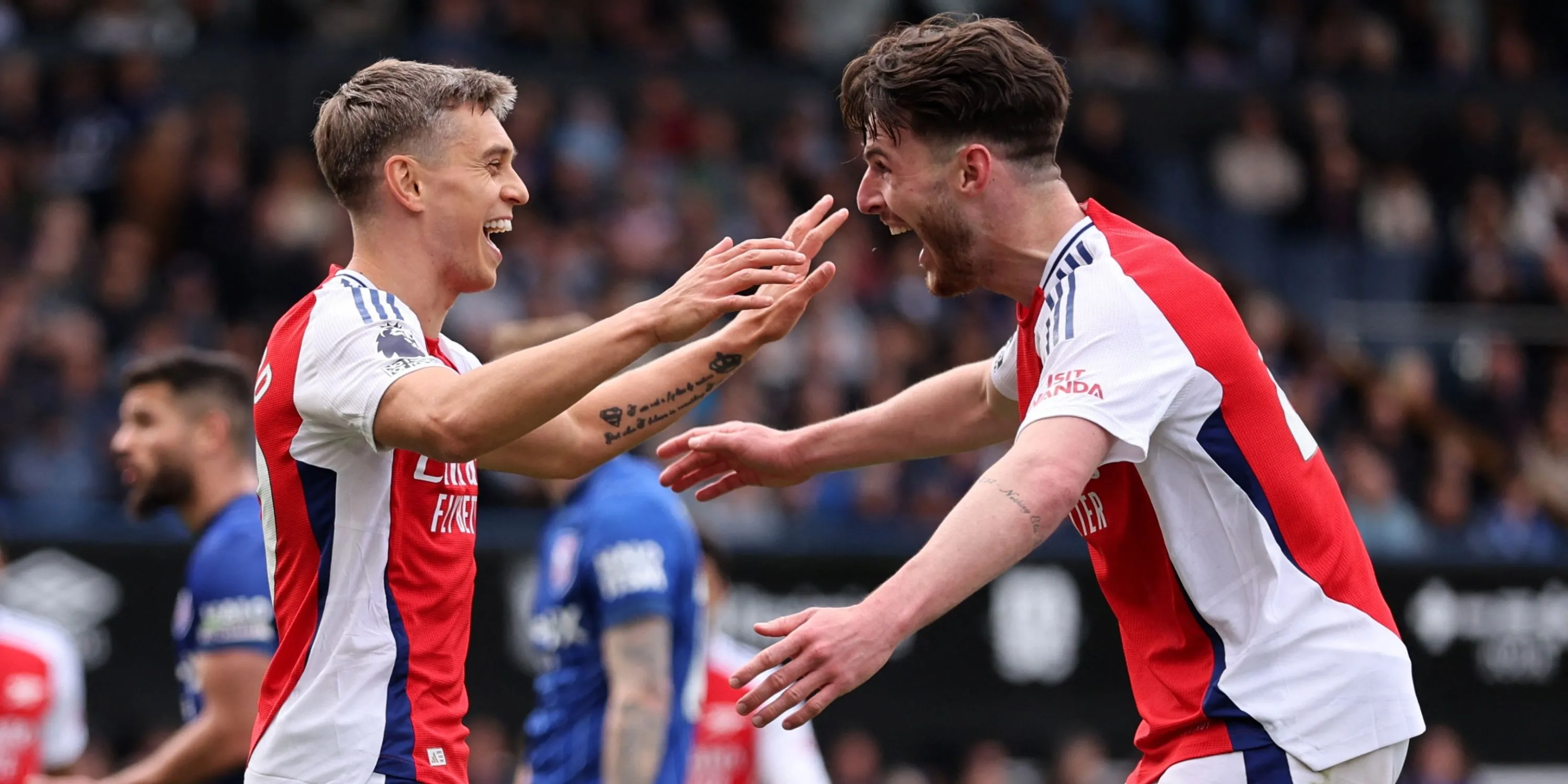 Leandro Trossard và Declan Rice trong màu áo Arsenal