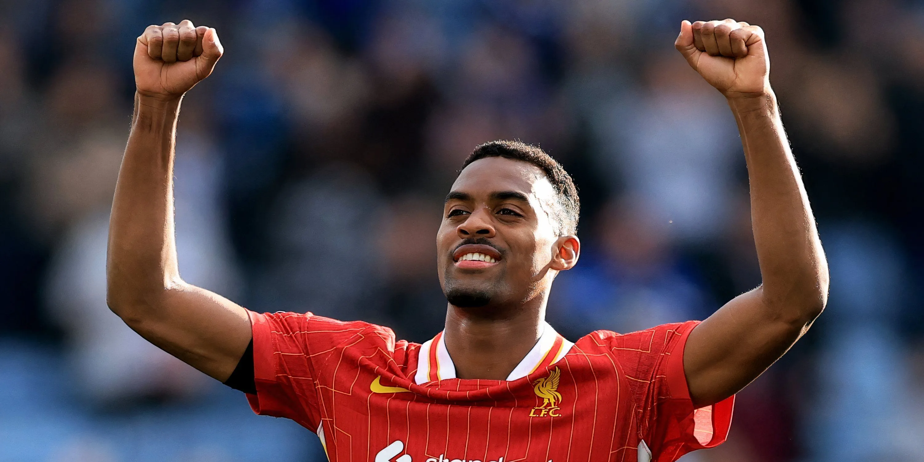 Ryan Gravenberch thi đấu năng nổ trong màu áo Liverpool mùa giải 2024/25
