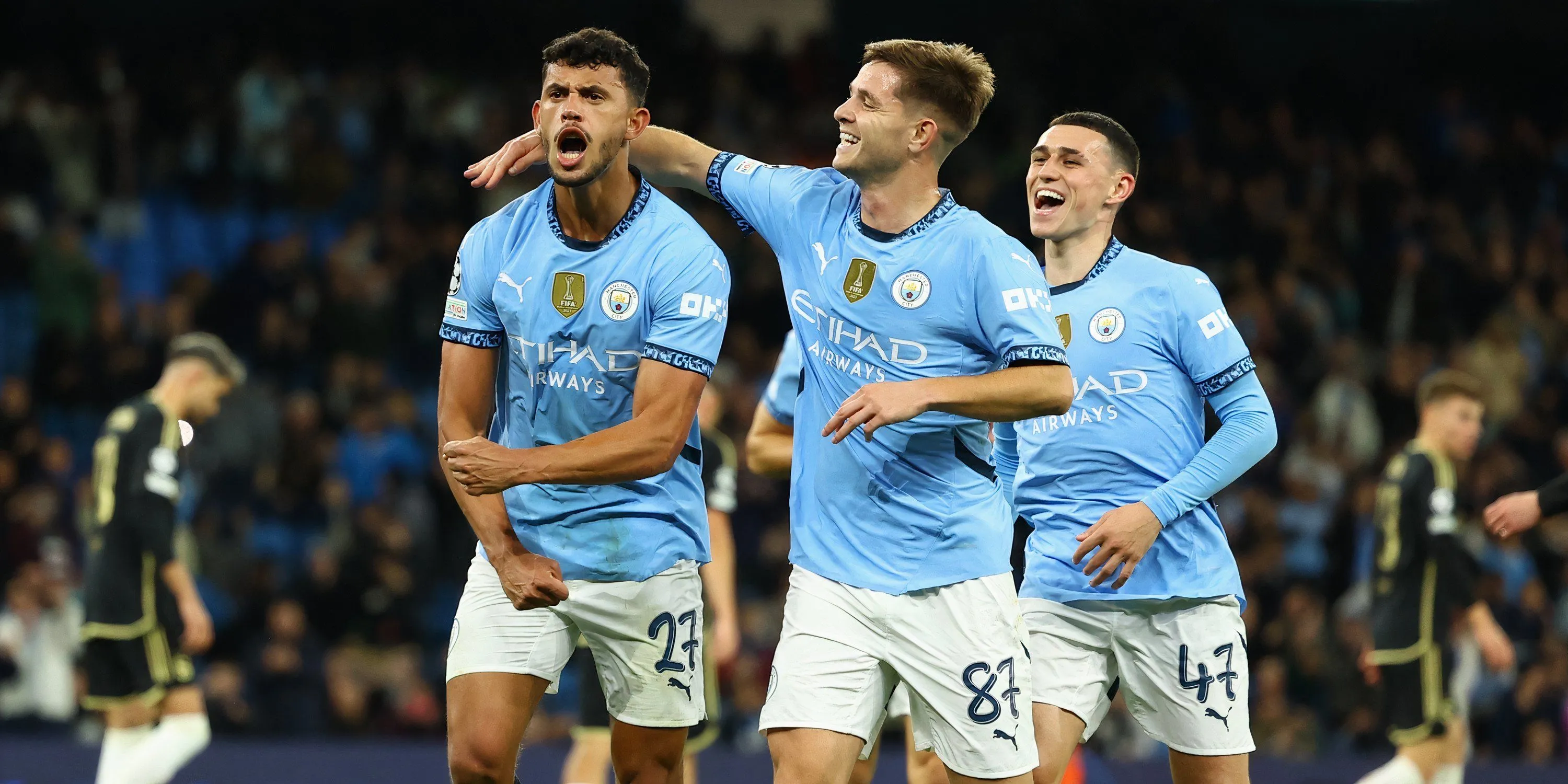 Tiền vệ James McAtee của Man City thể hiện kỹ năng chơi bóng ấn tượng.