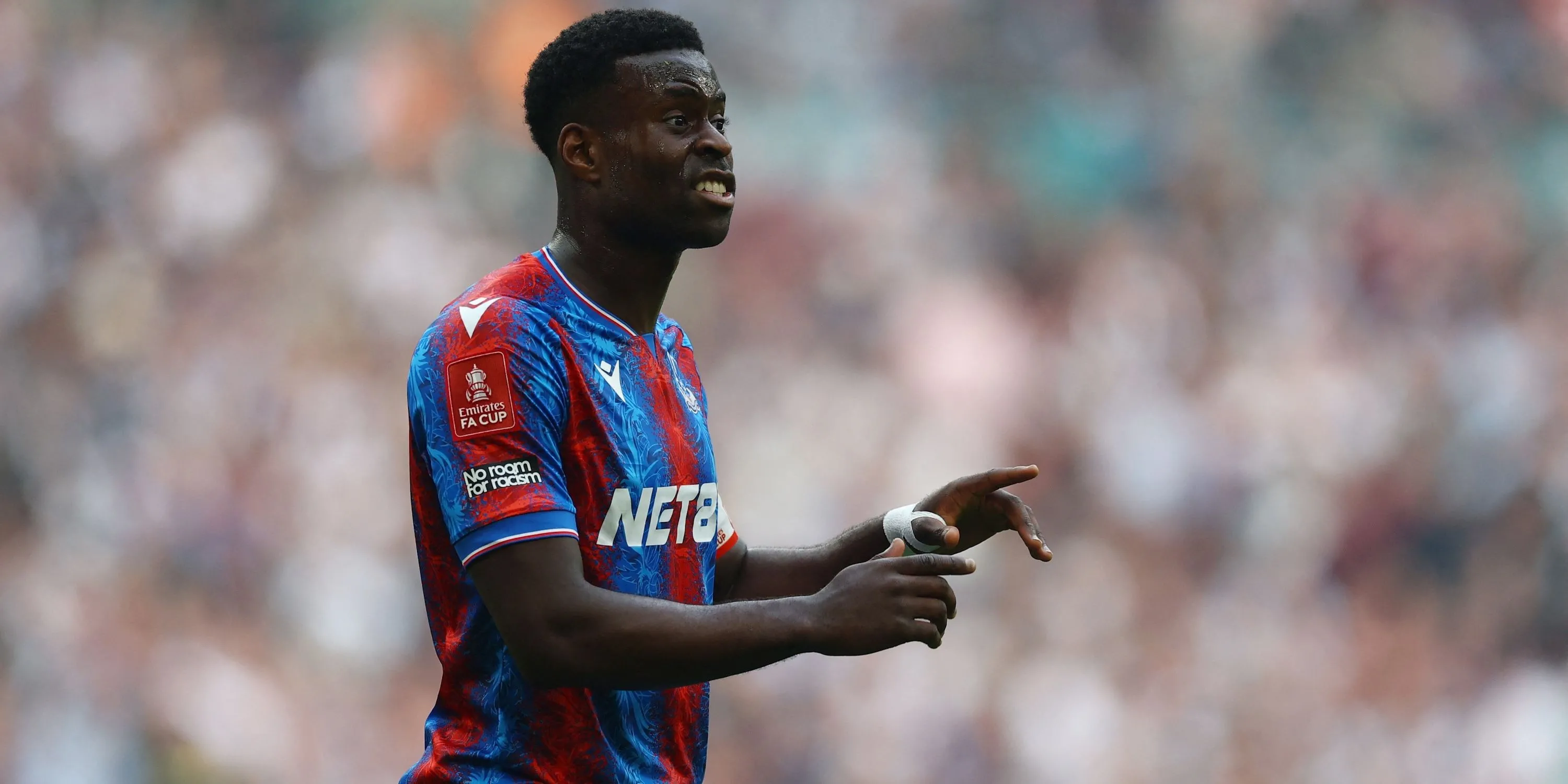 Trung vệ Marc Guehi của Crystal Palace trong một trận đấu tại Premier League