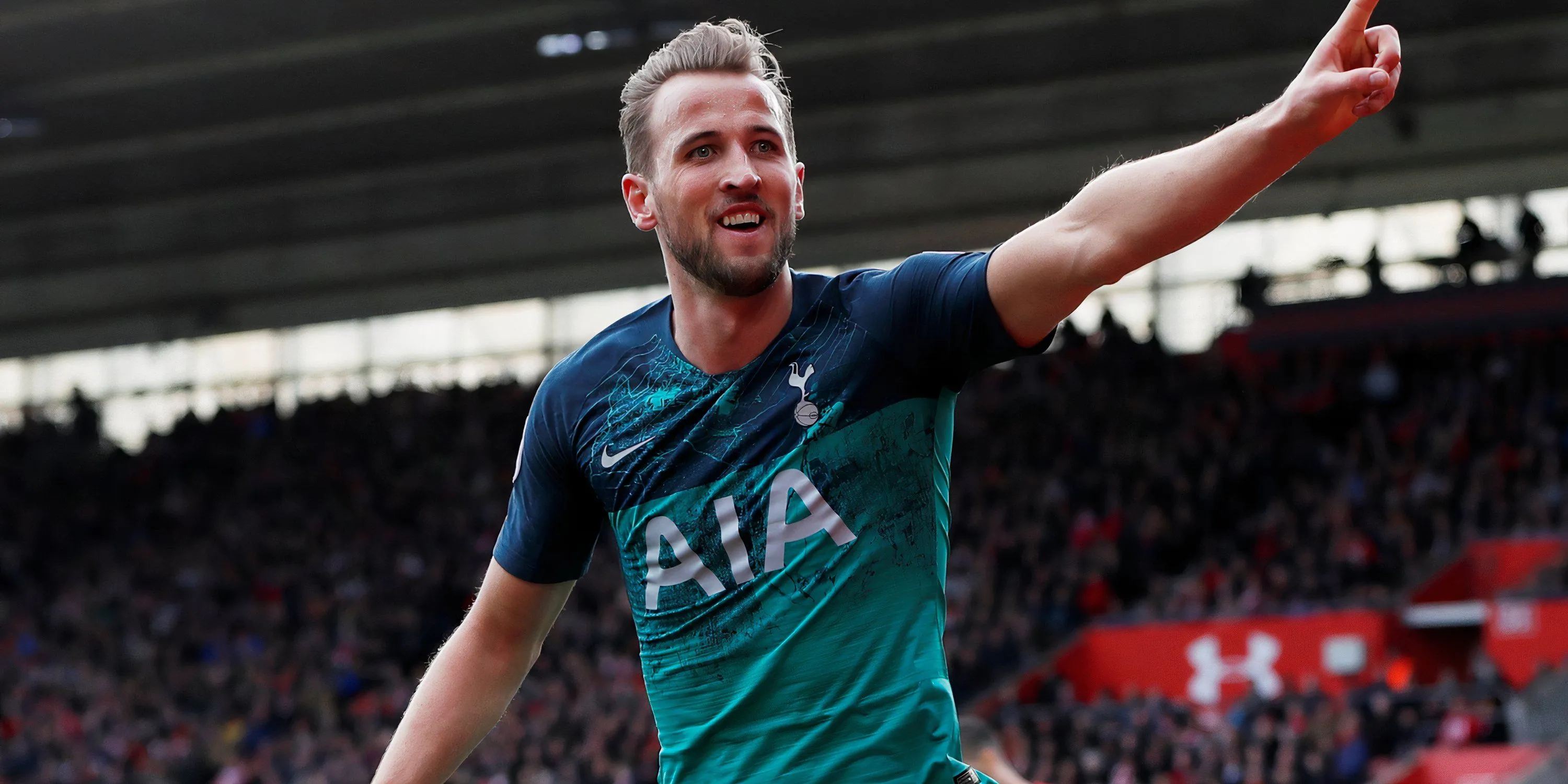 Harry Kane trong màu áo Tottenham Hotspur - tiền đạo xuất sắc ở Premier League