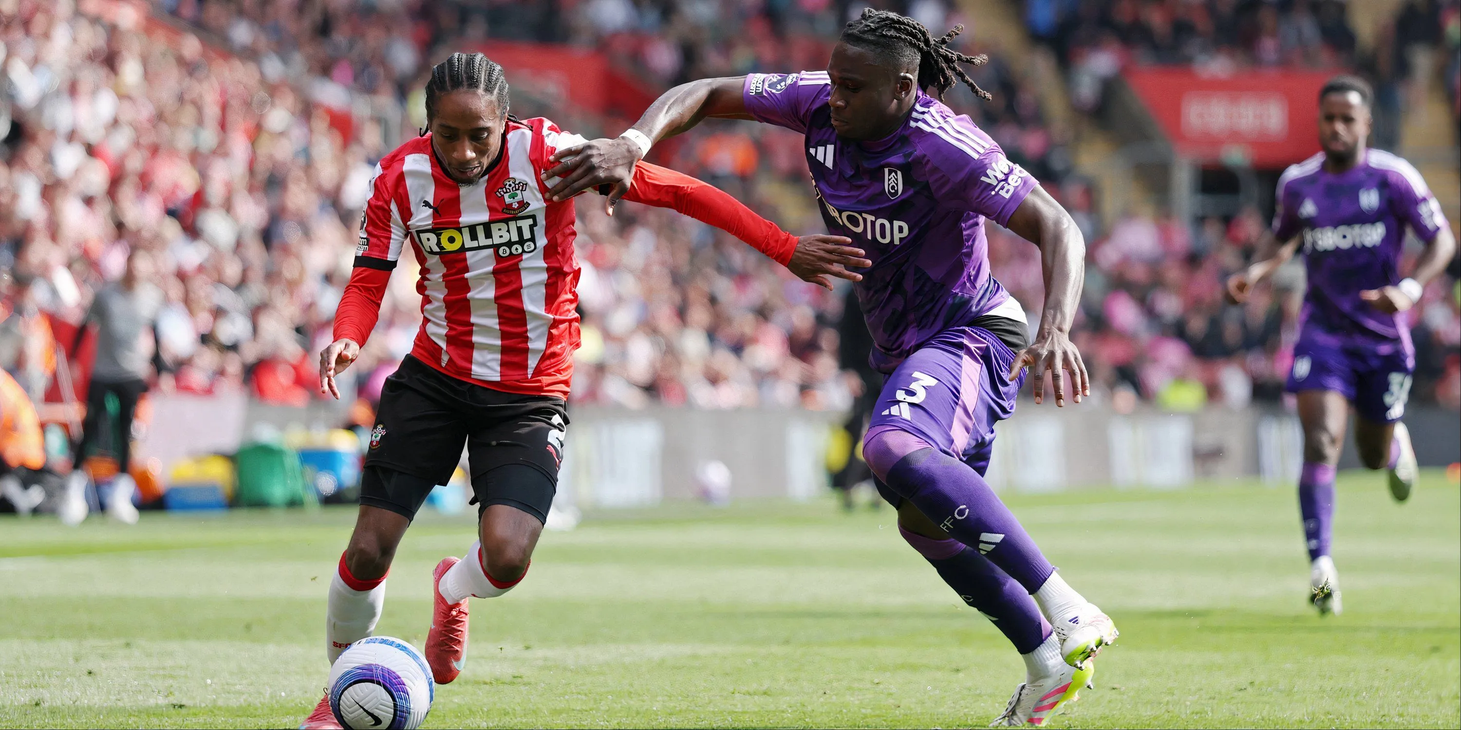 Hậu vệ cánh Kyle Walker-Peters của Southampton, mục tiêu chính của Everton từ đội xuống hạng Premier League