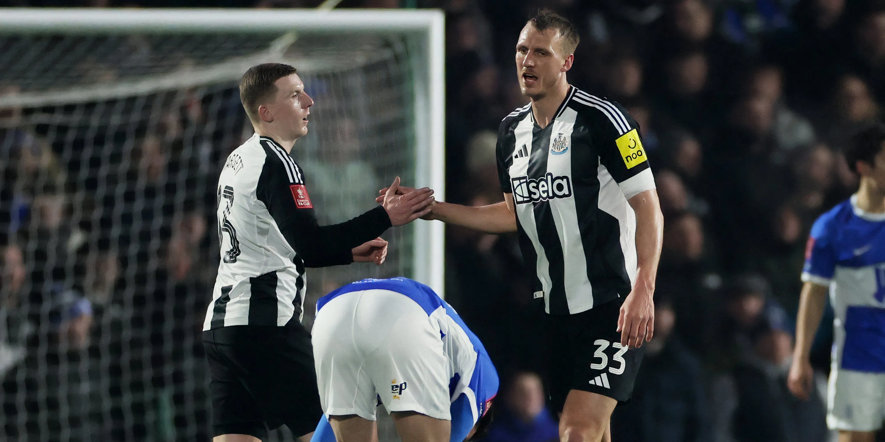 Hậu vệ cánh Matt Targett của Newcastle United, có thể được trao đổi sang Crystal Palace