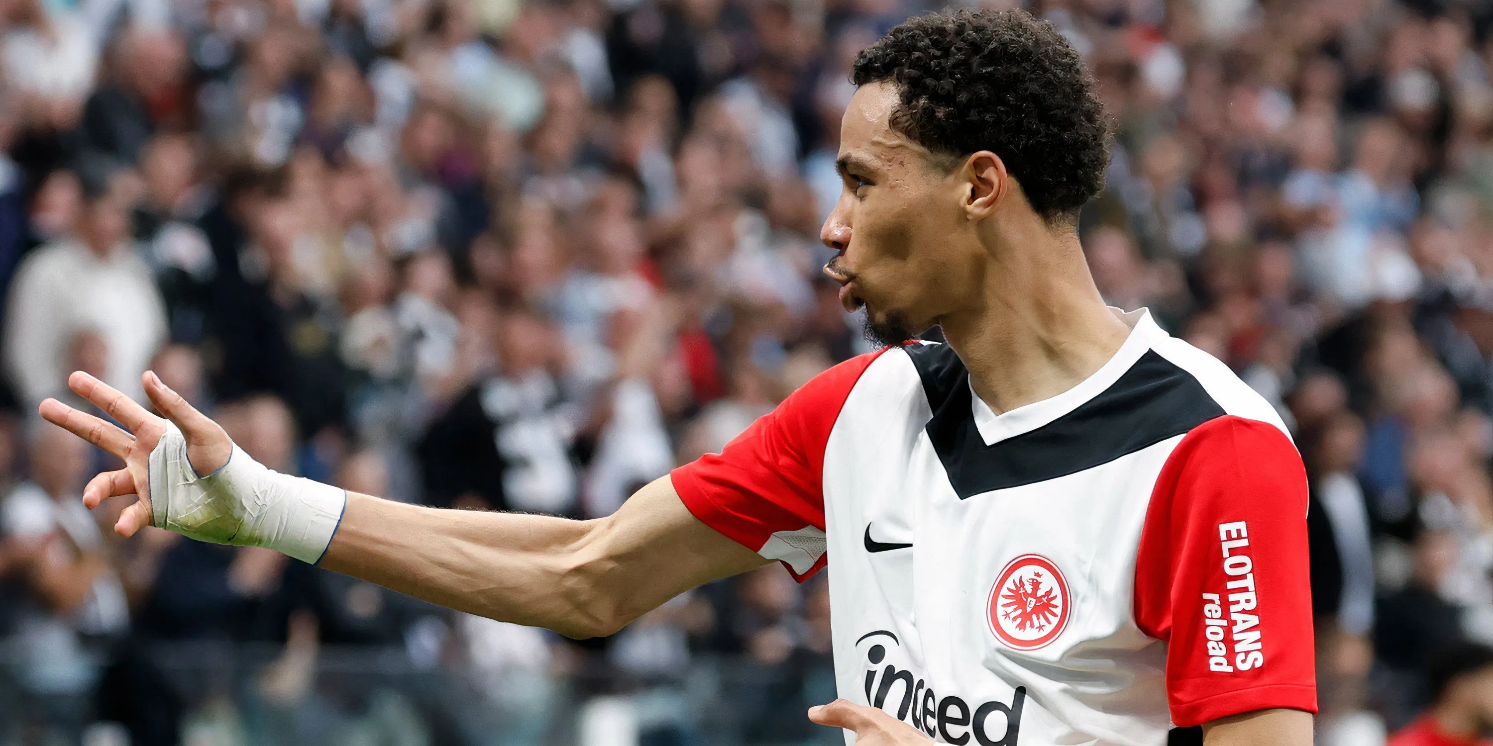 Hugo Ekitike trong màu áo Eintracht Frankfurt, mục tiêu được Chelsea theo đuổi