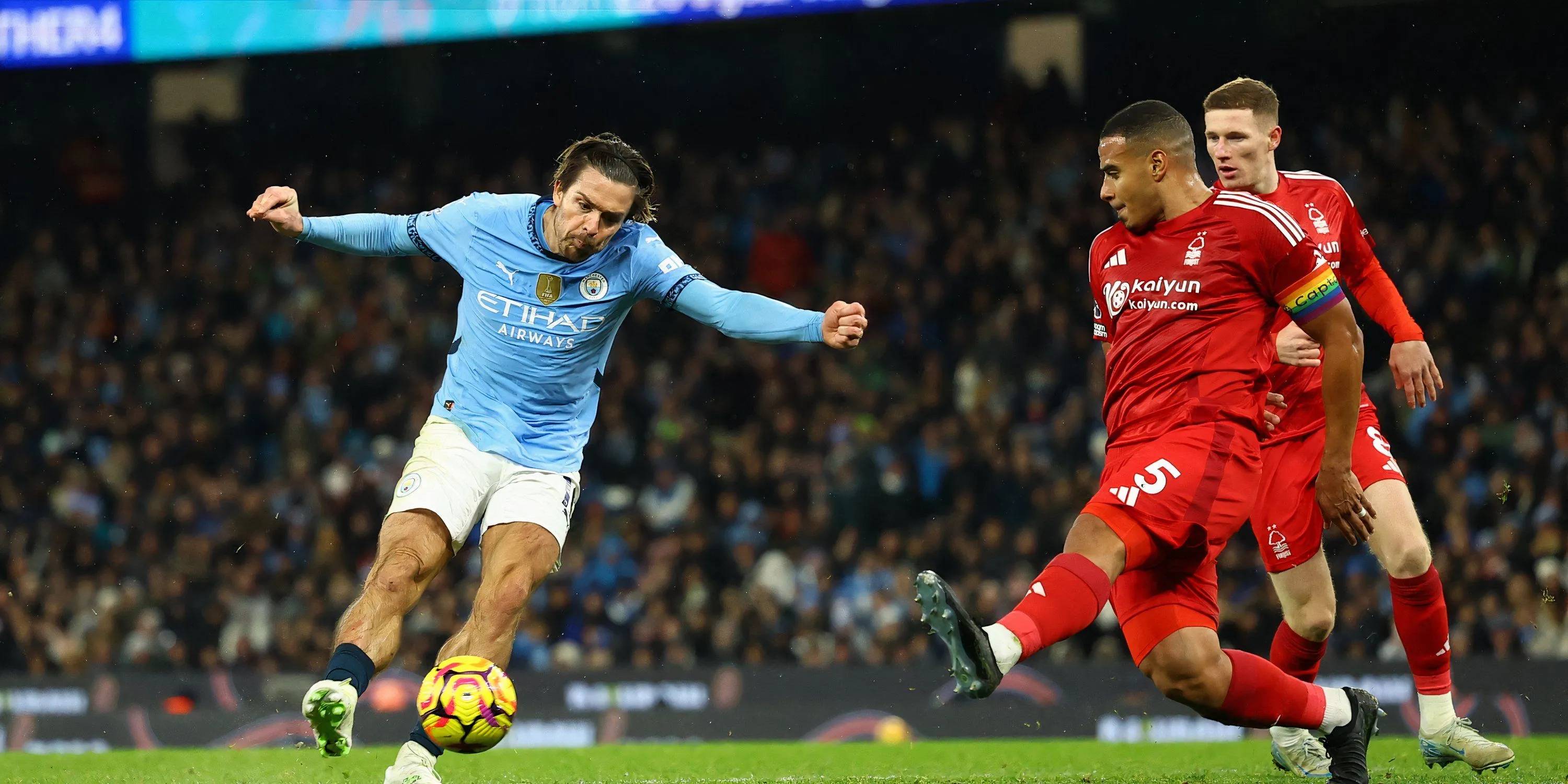 Jack Grealish thi đấu cho Manchester City, phong độ và tầm ảnh hưởng đã giảm sút đáng kể.