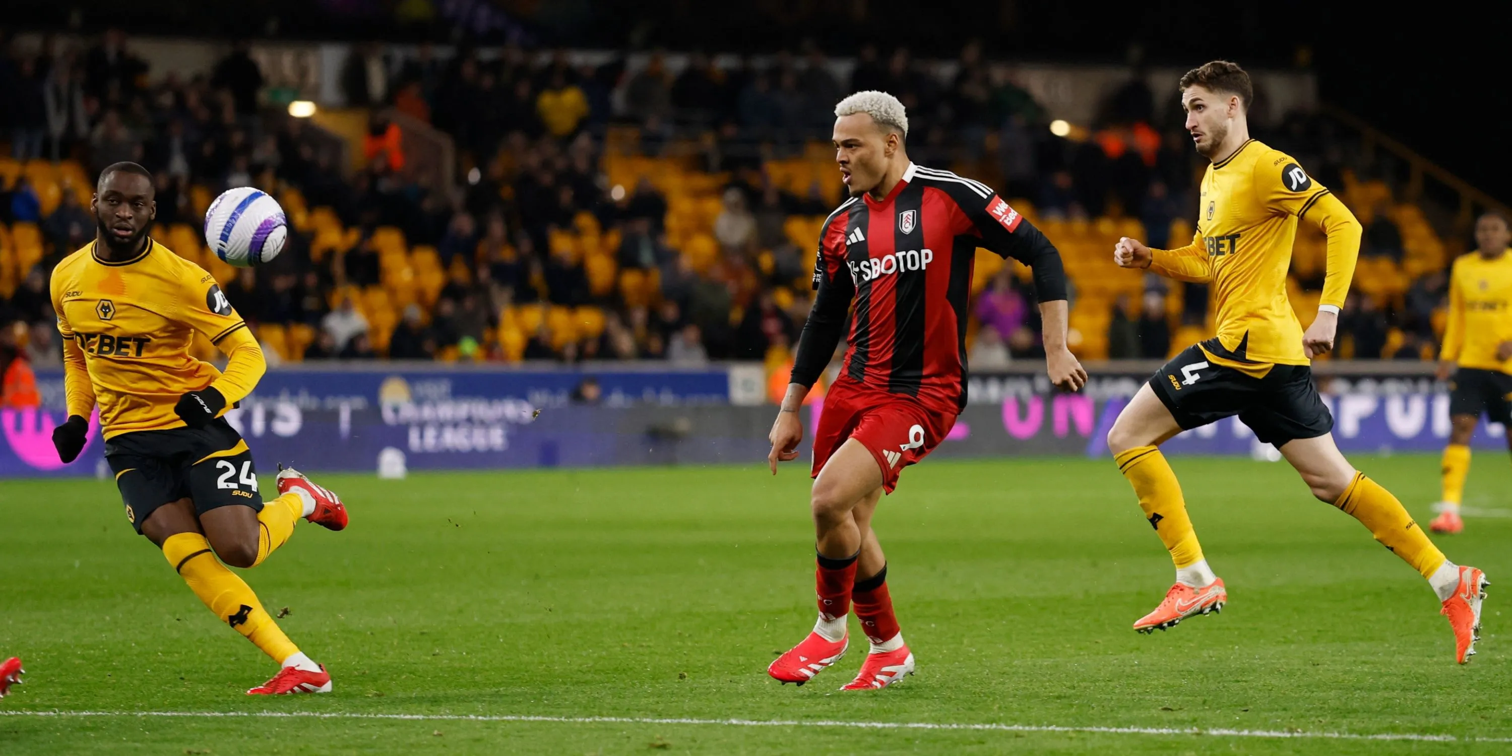 Rodrigo Muniz ăn mừng bàn thắng cho Fulham