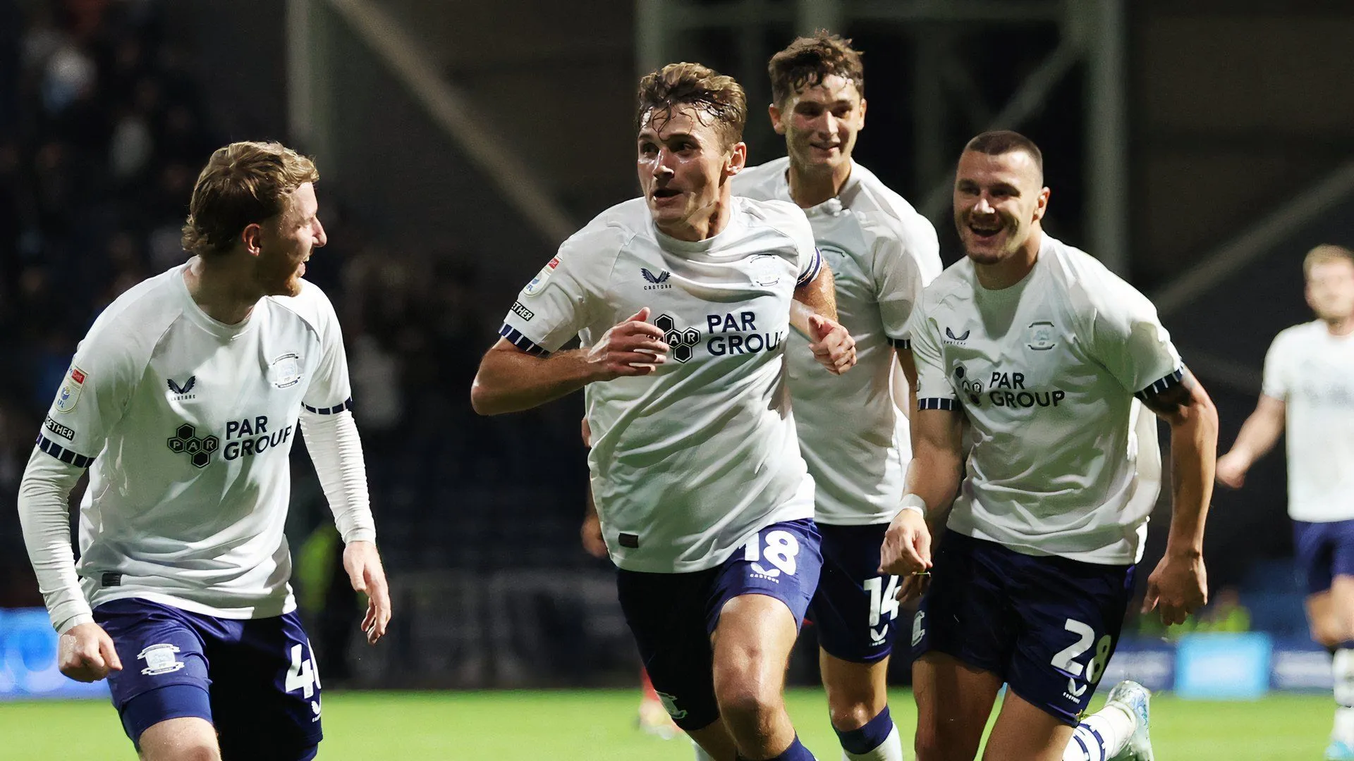 Ryan Ledson thi đấu cho Preston North End trước khi gia nhập Huddersfield