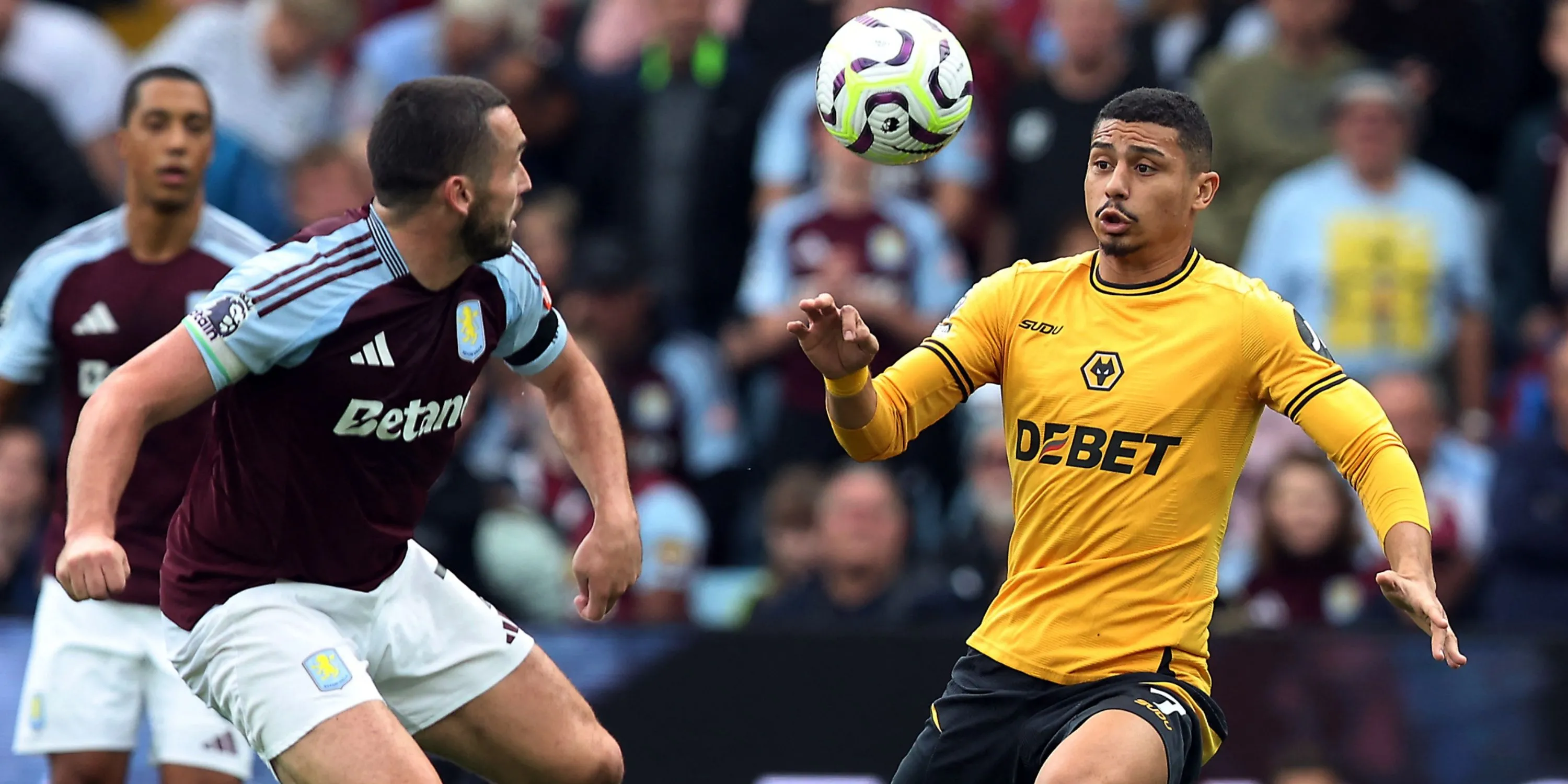 Tiền vệ Andre của Bầy Sói Wolves