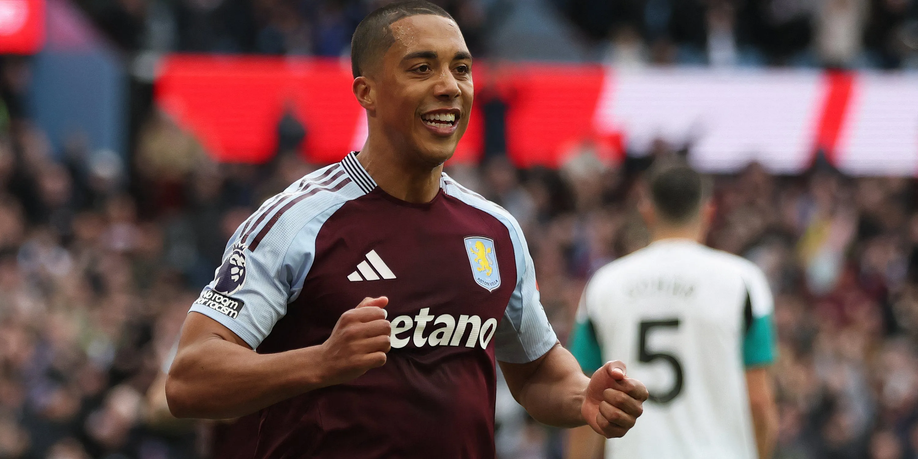 Youri Tielemans, tiền vệ xuất sắc nhất mùa của Aston Villa do người hâm mộ bình chọn