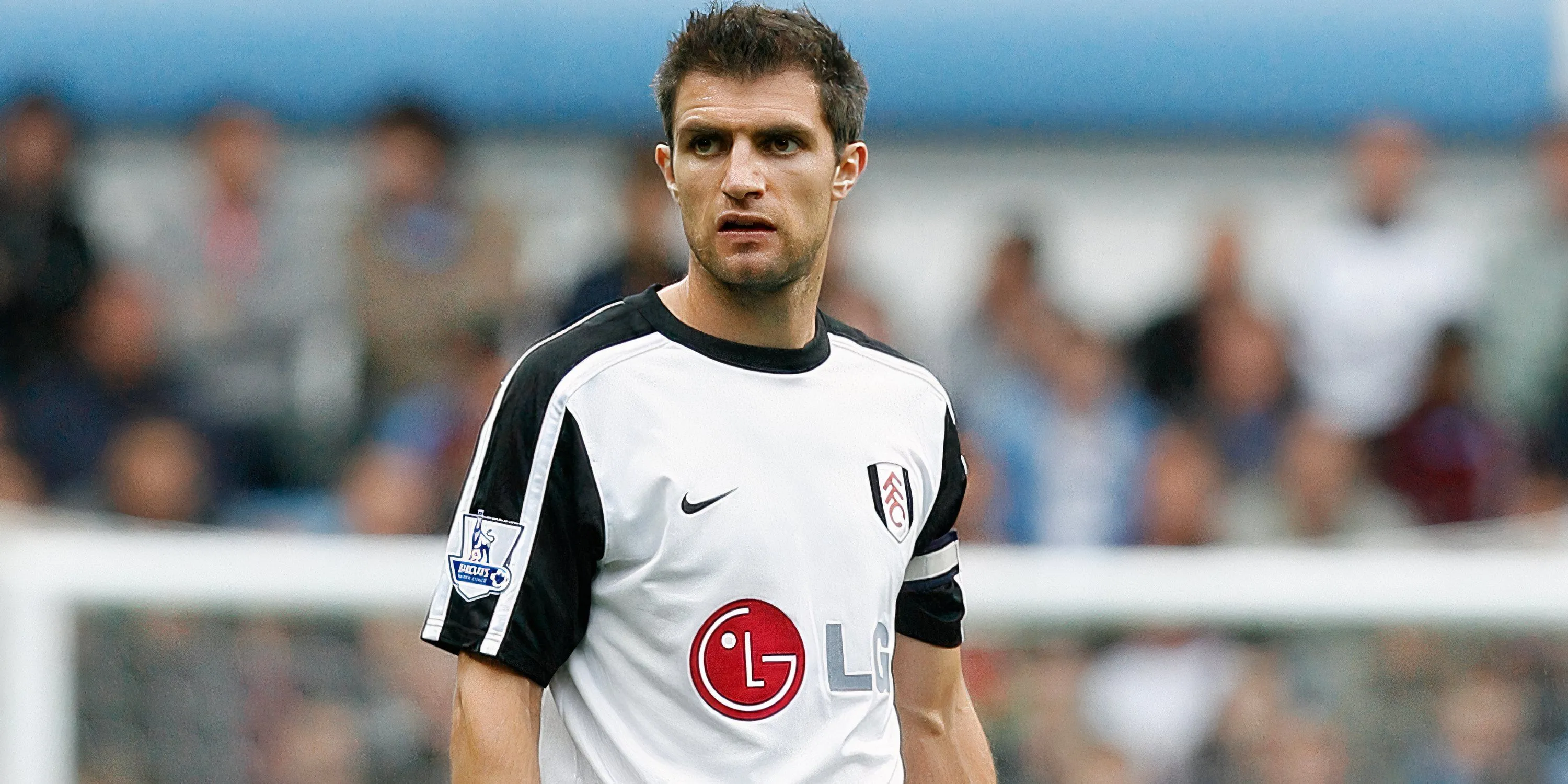 Aaron Hughes trong màu áo Fulham