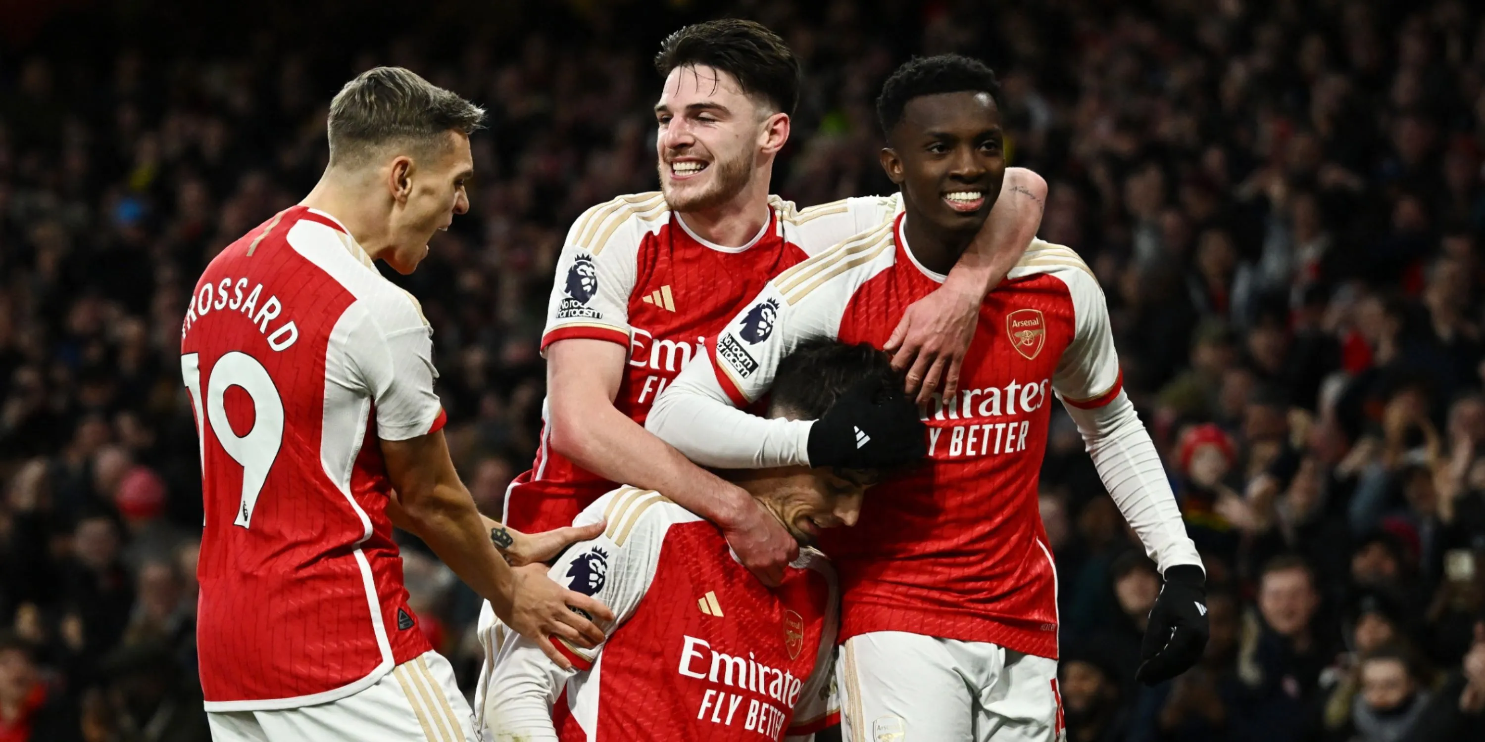 Các cầu thủ Arsenal ăn mừng bàn thắng ở Emirates Stadium.