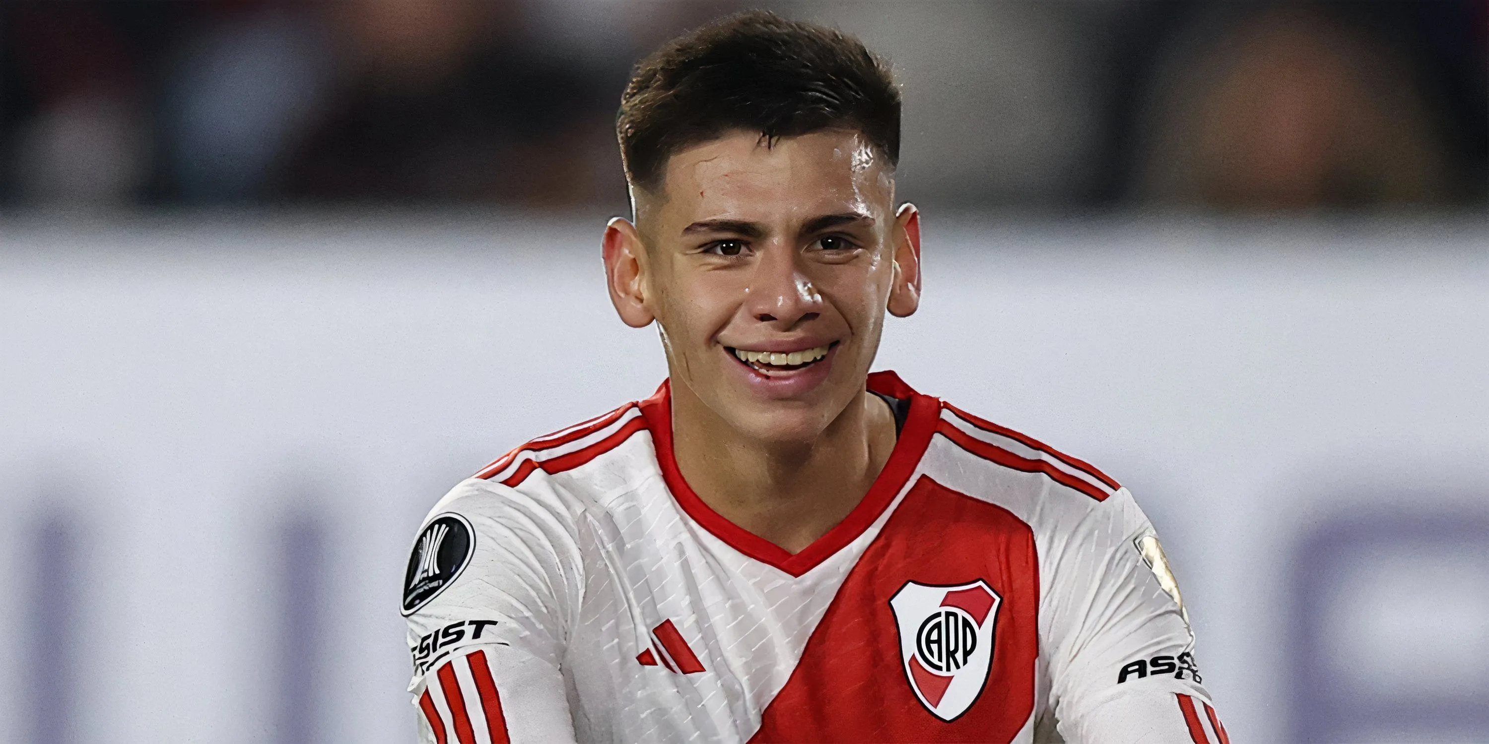 Claudio Echeverri thi đấu cho River Plate, tài năng trẻ đã được Manchester City chiêu mộ.