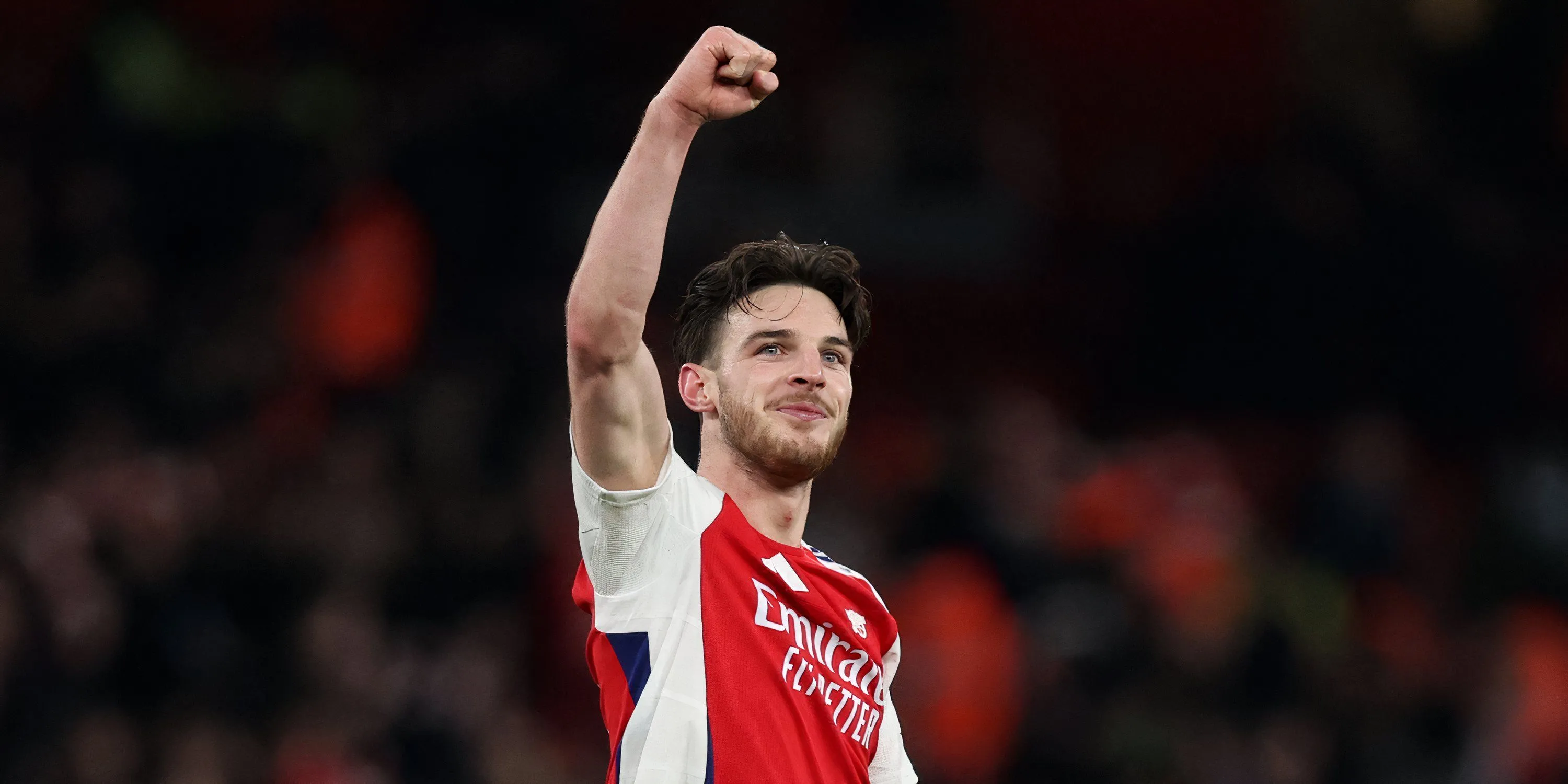 Declan Rice ăn mừng bàn thắng cùng Arsenal