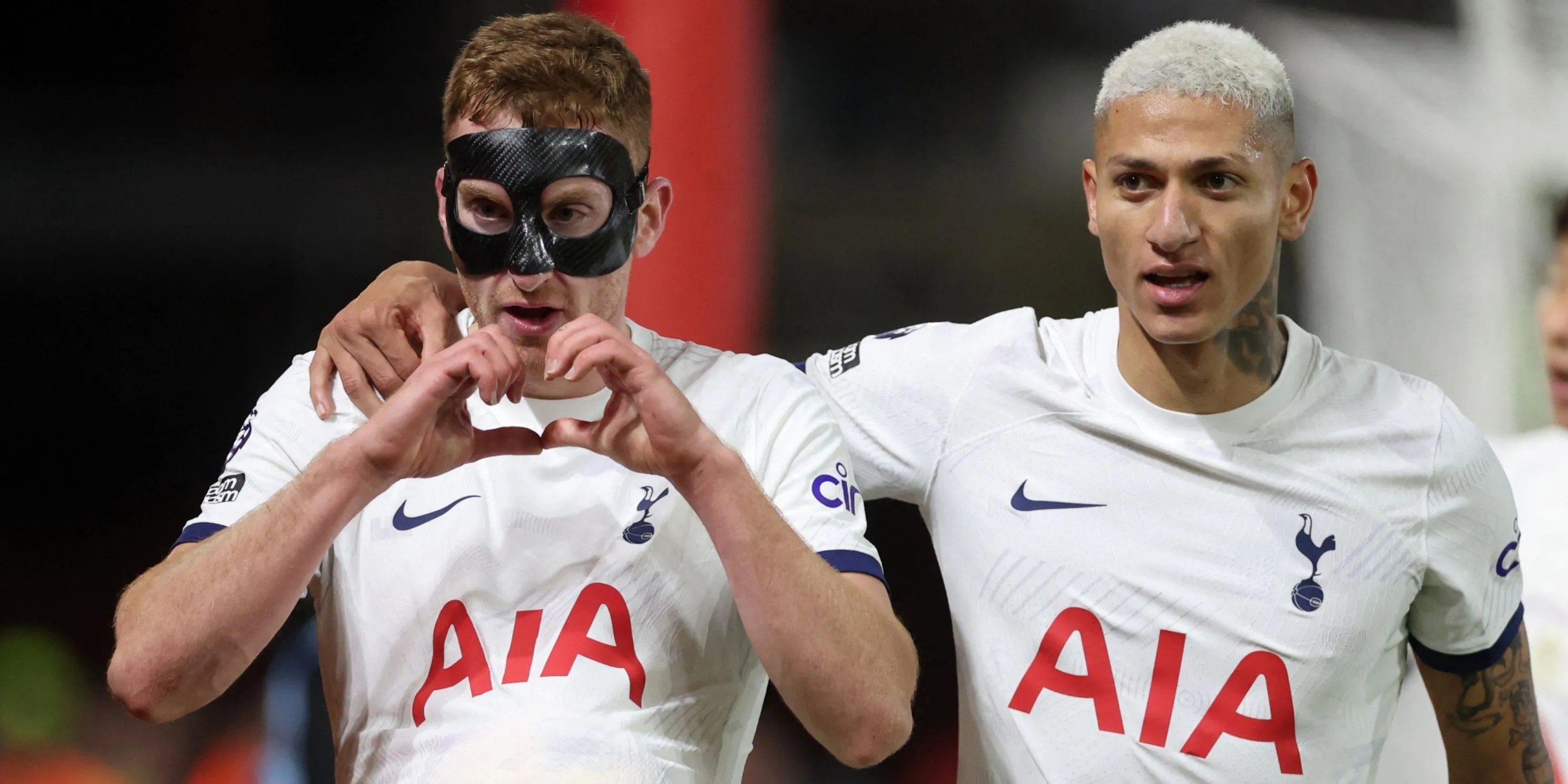 Đội trưởng Tottenham Hotspur trong một trận đấu tại Premier League.