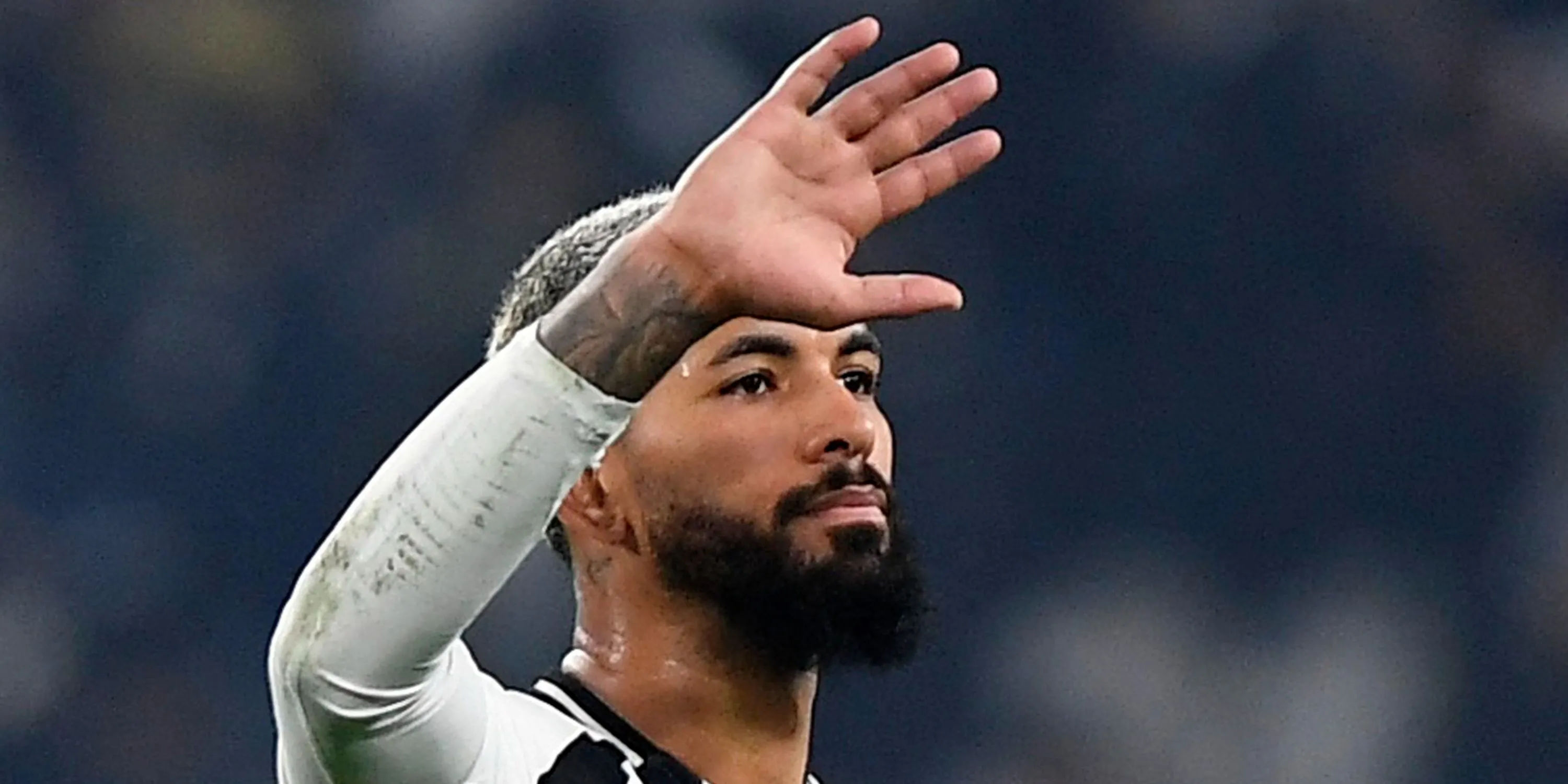 Douglas Luiz trong màu áo Juventus, cầu thủ tiền vệ được Tottenham theo đuổi
