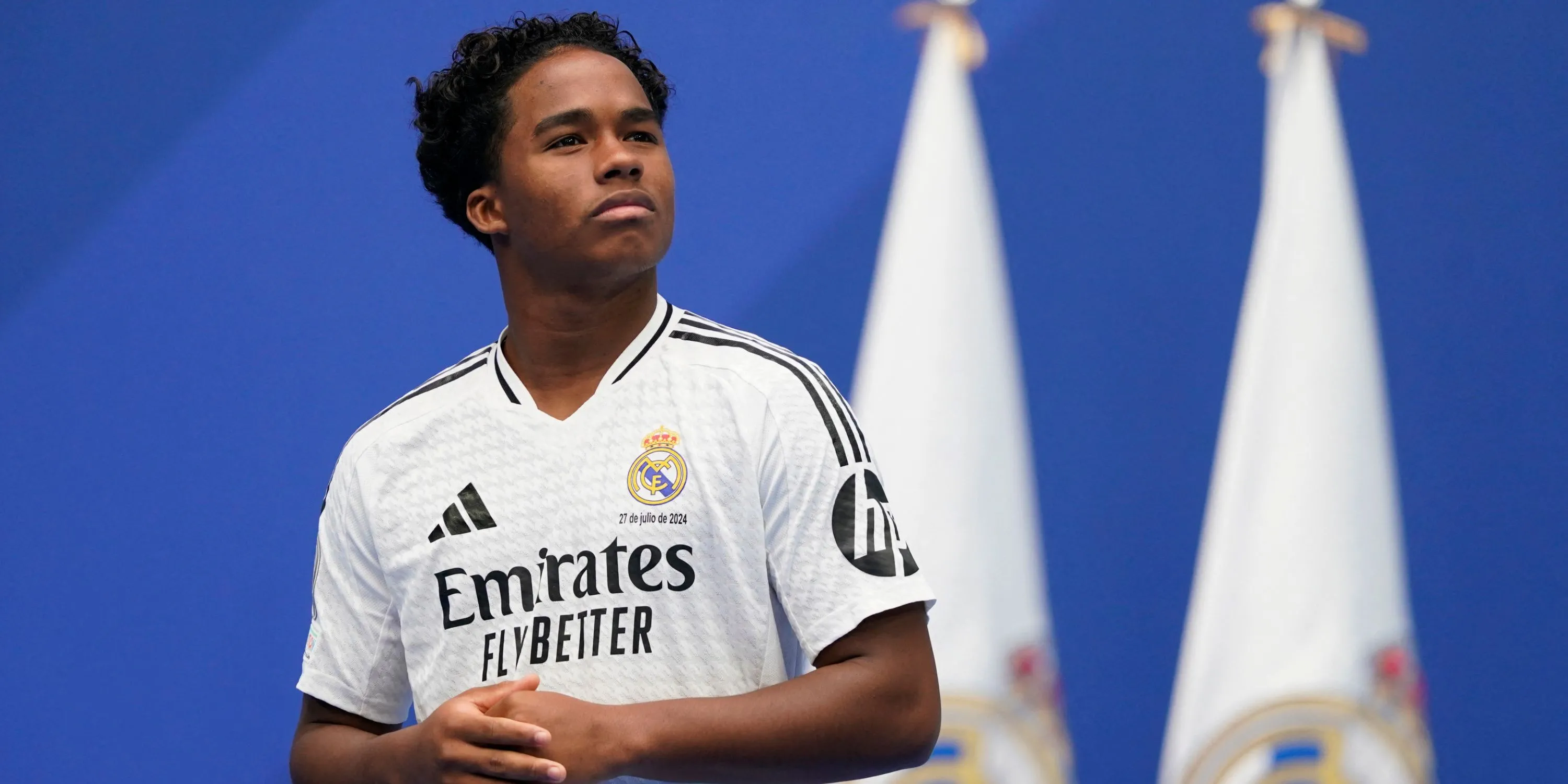 Endrick trong ngày ra mắt Real Madrid, tiền đạo trẻ được kỳ vọng lớn từ bóng đá Brazil.
