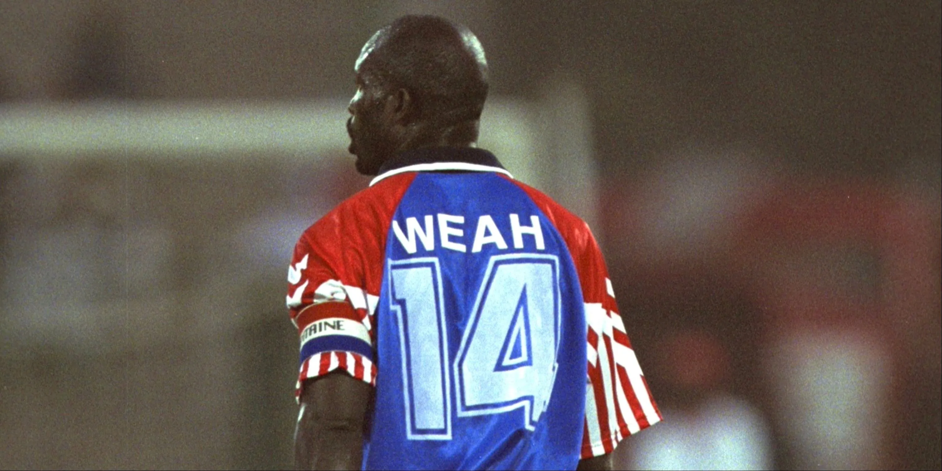 George Weah trong màu áo đội tuyển quốc gia Liberia