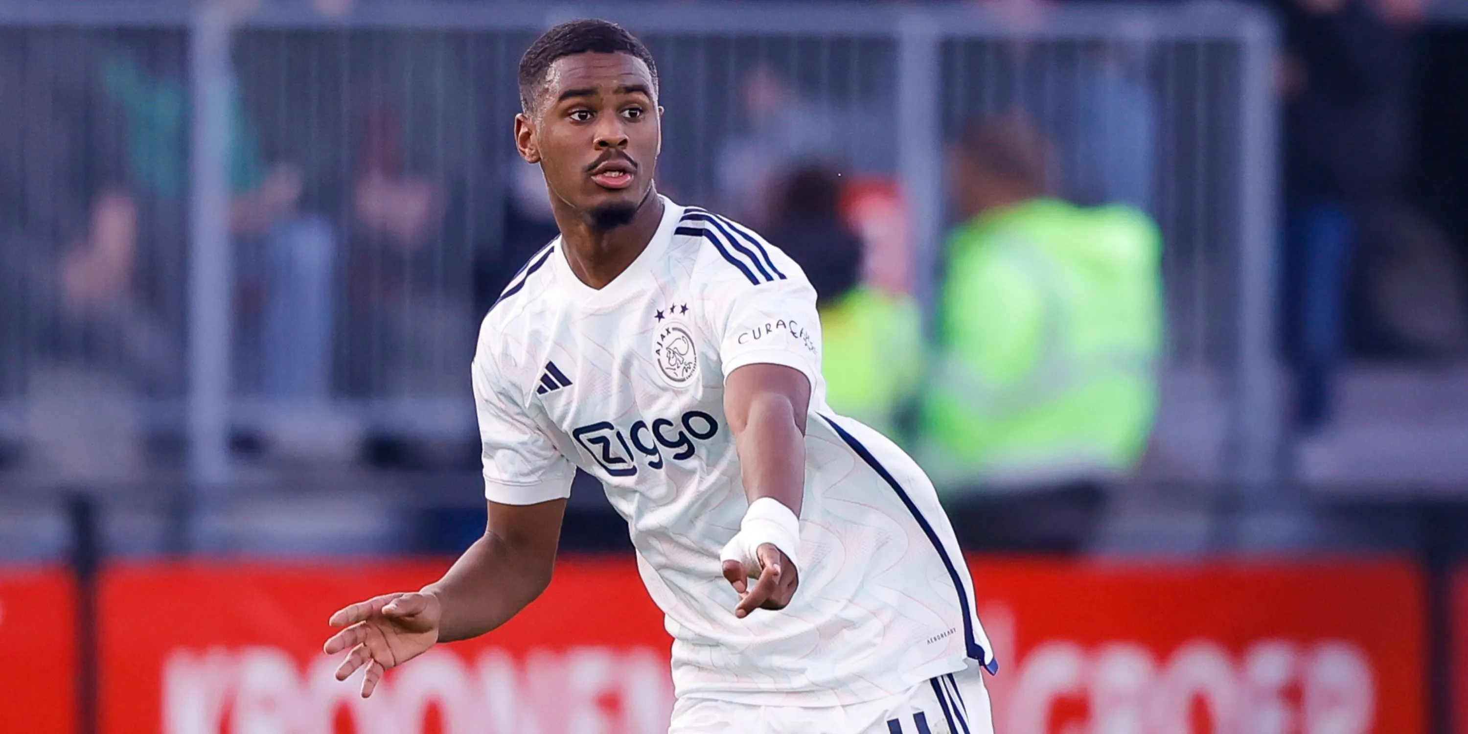 Hậu vệ Jorrel Hato thi đấu cho Ajax