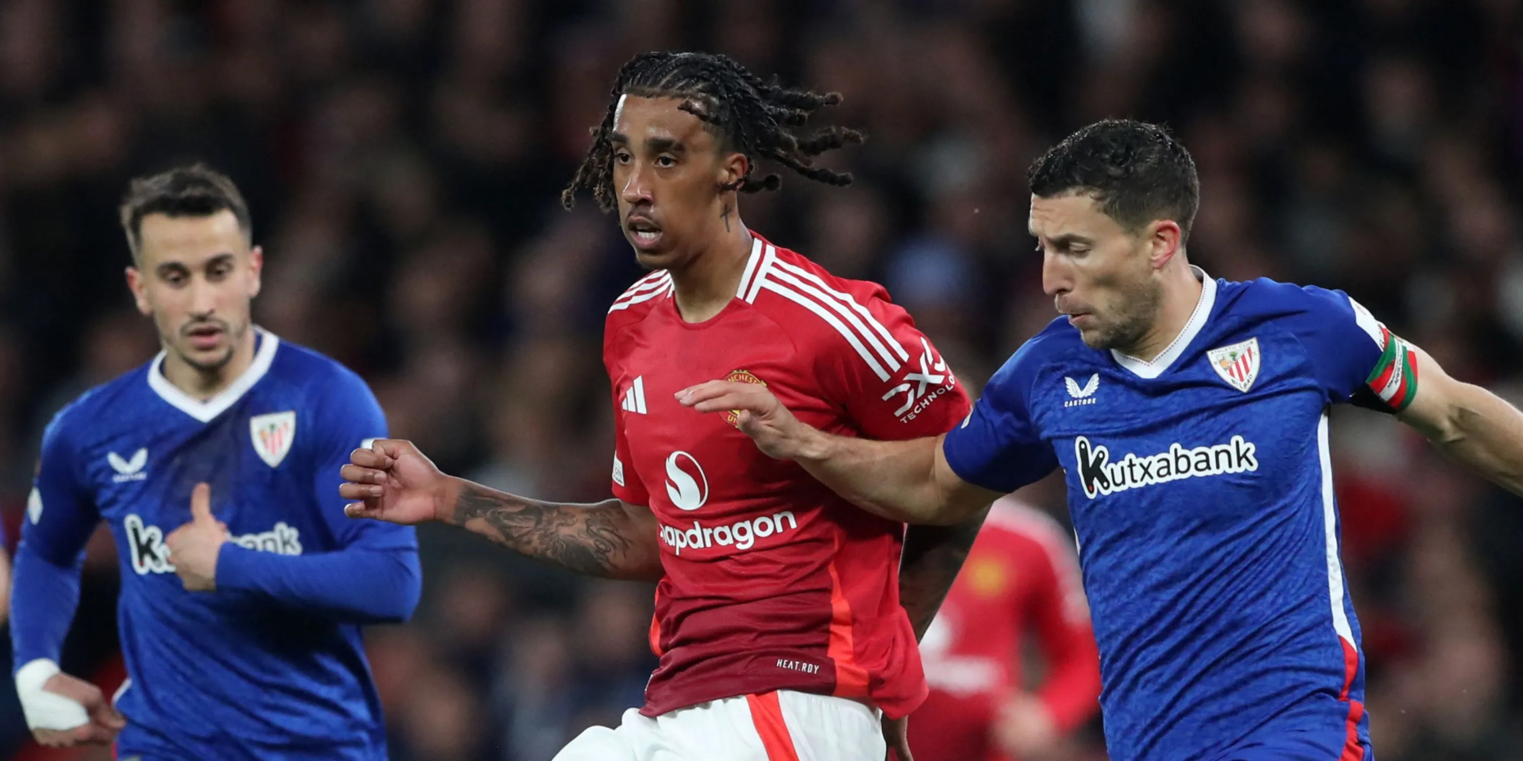 Hậu vệ Leny Yoro trong màu áo Manchester United