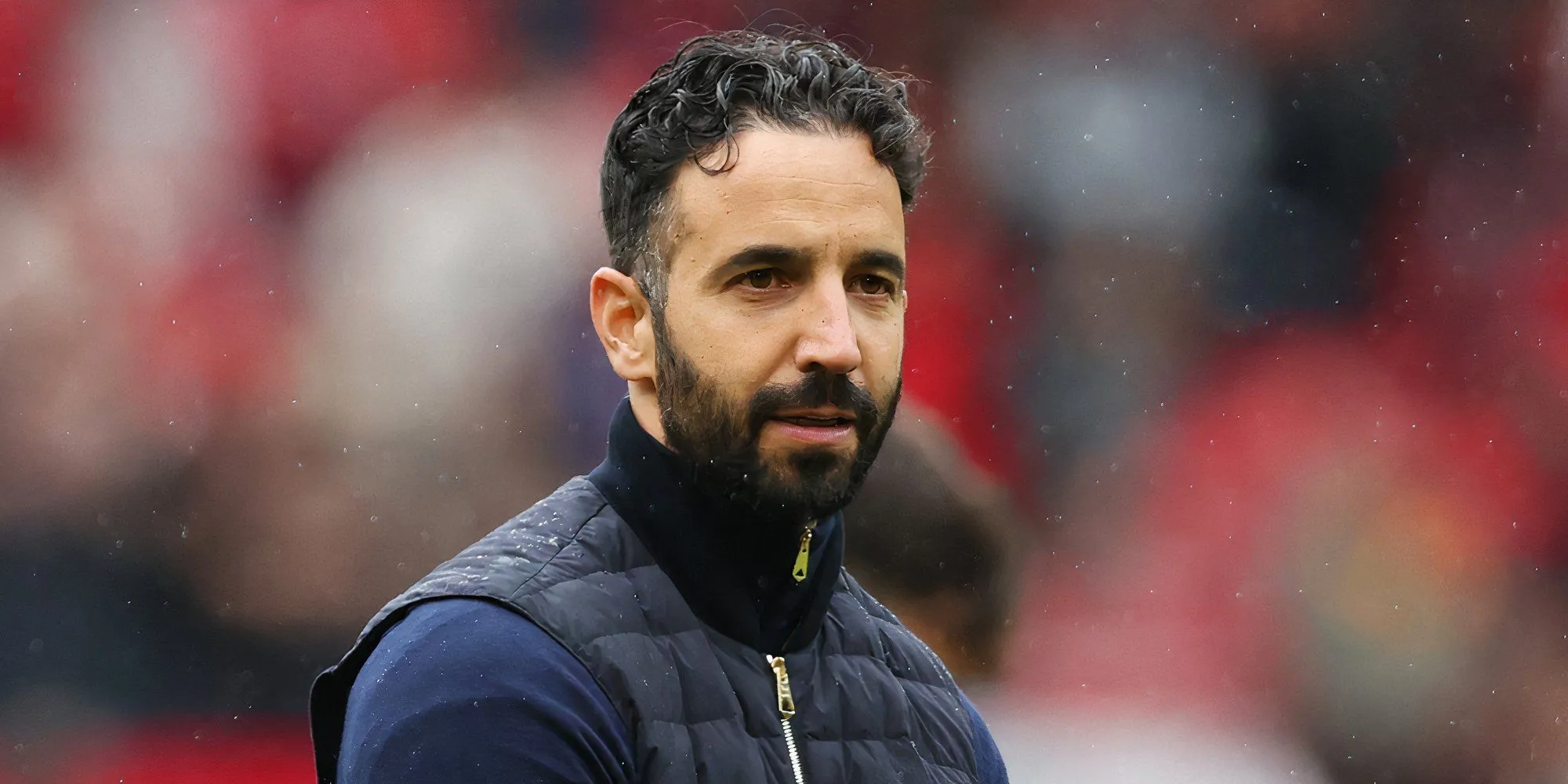 Huấn luyện viên Ruben Amorim chỉ đạo trận đấu cho Manchester United