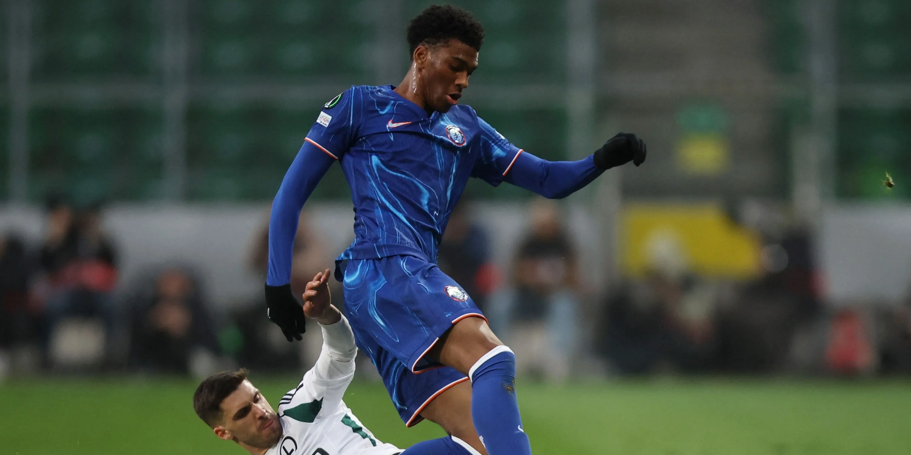 Josh Acheampong trong màu áo Chelsea