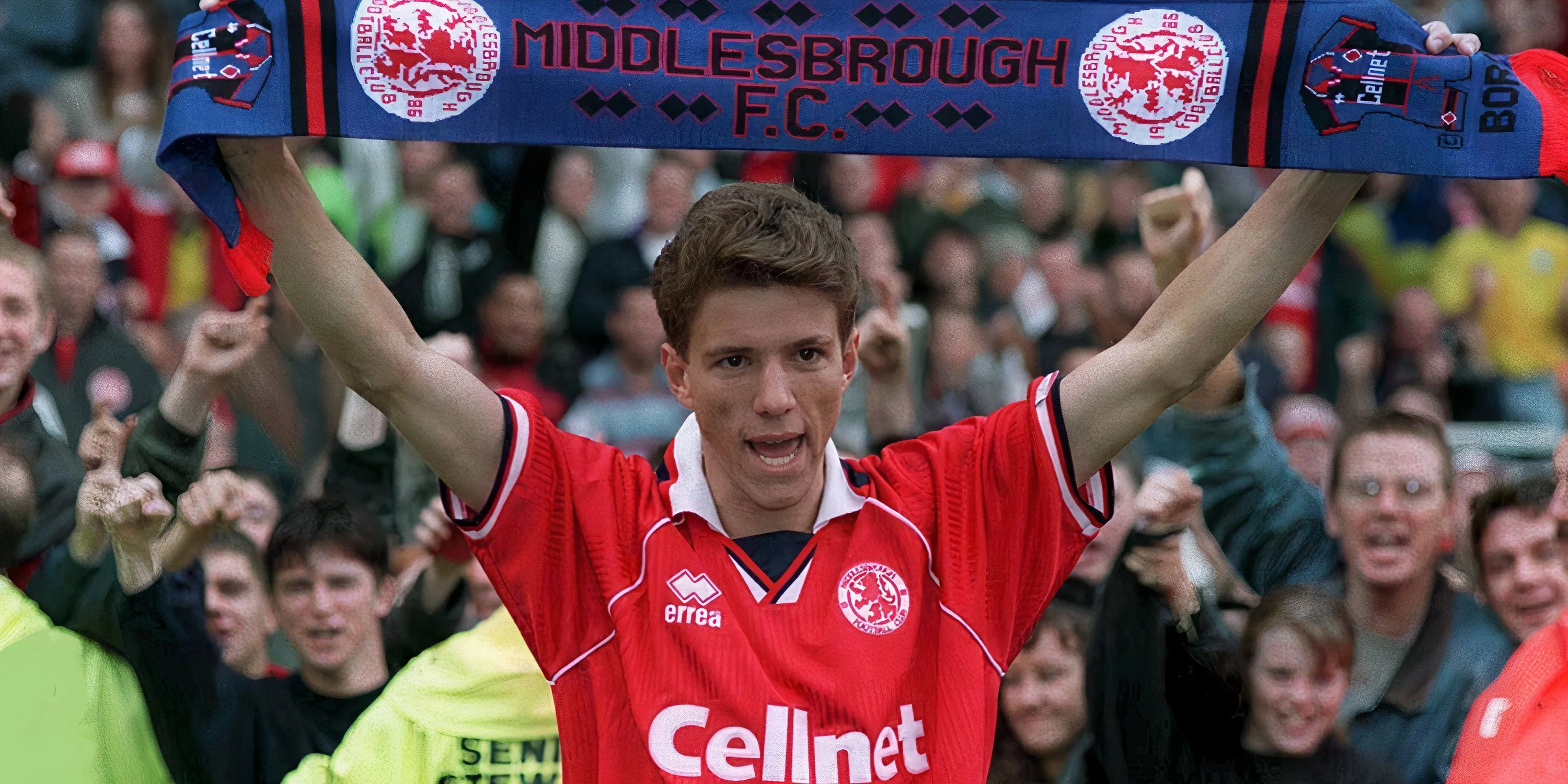 Juninho với quả bóng trong màu áo Middlesbrough
