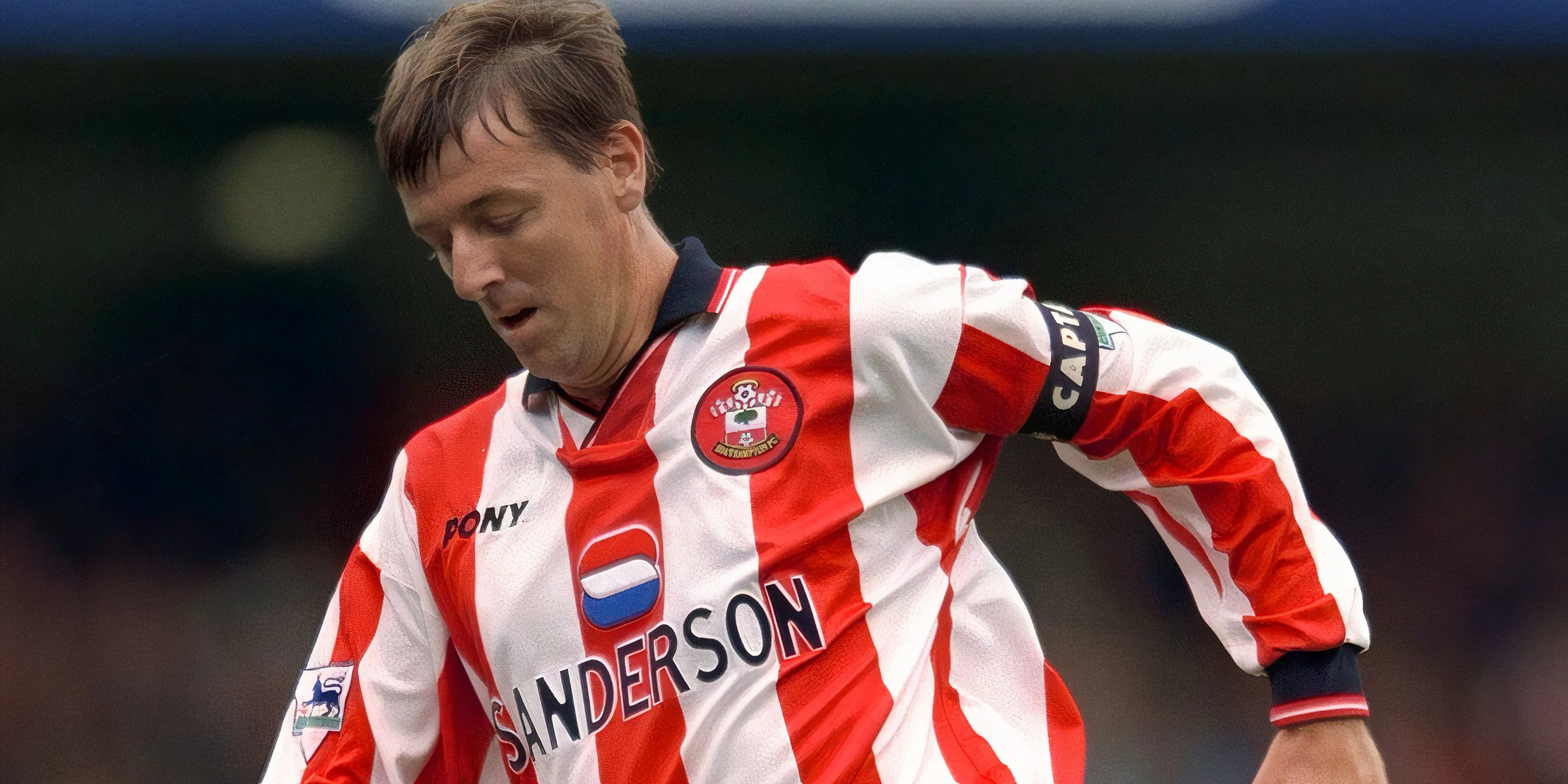 Matt Le Tissier chuẩn bị sút penalty cho Southampton