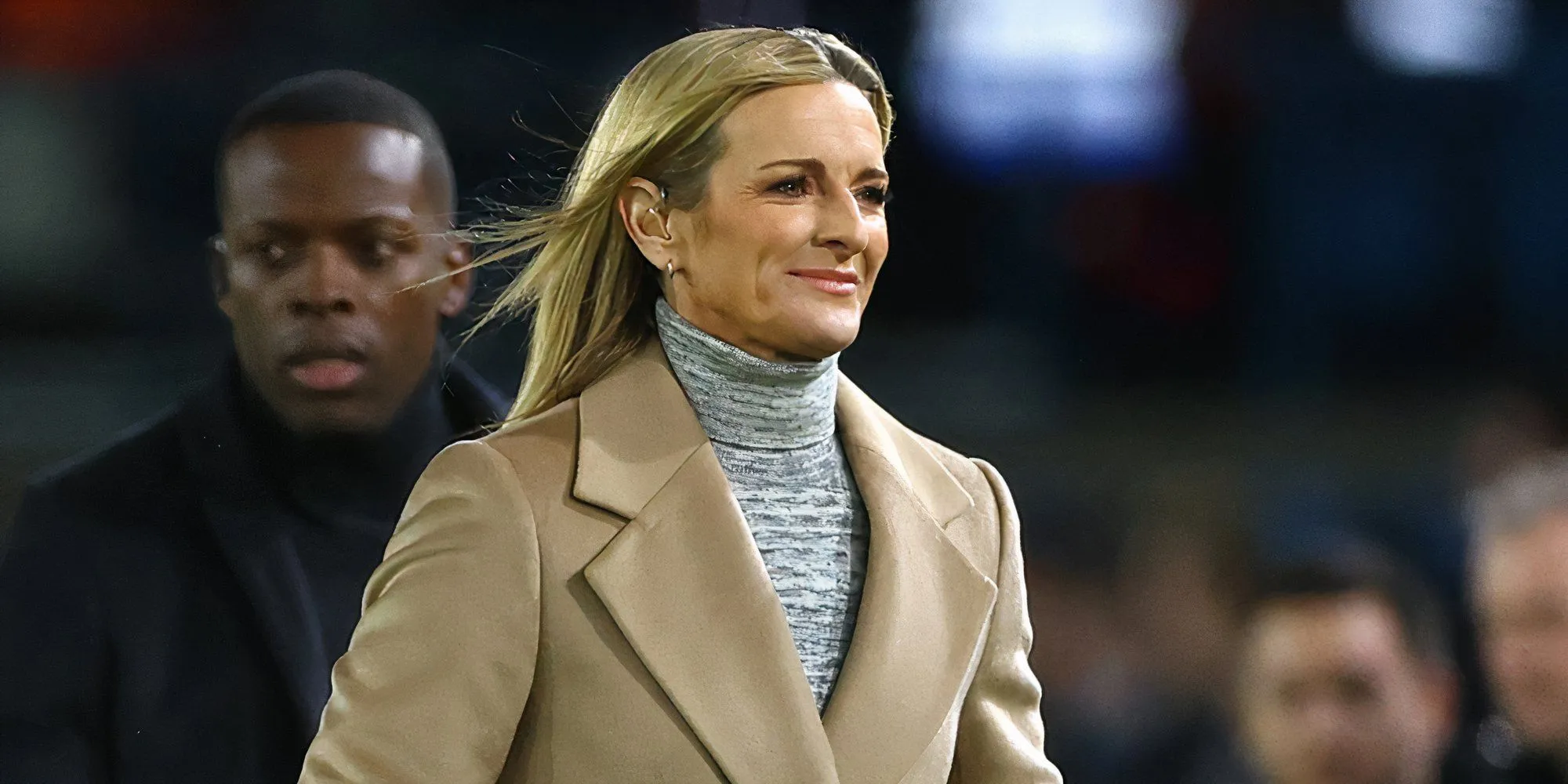 Nữ MC thể thao nổi tiếng Gabby Logan trên sóng truyền hình