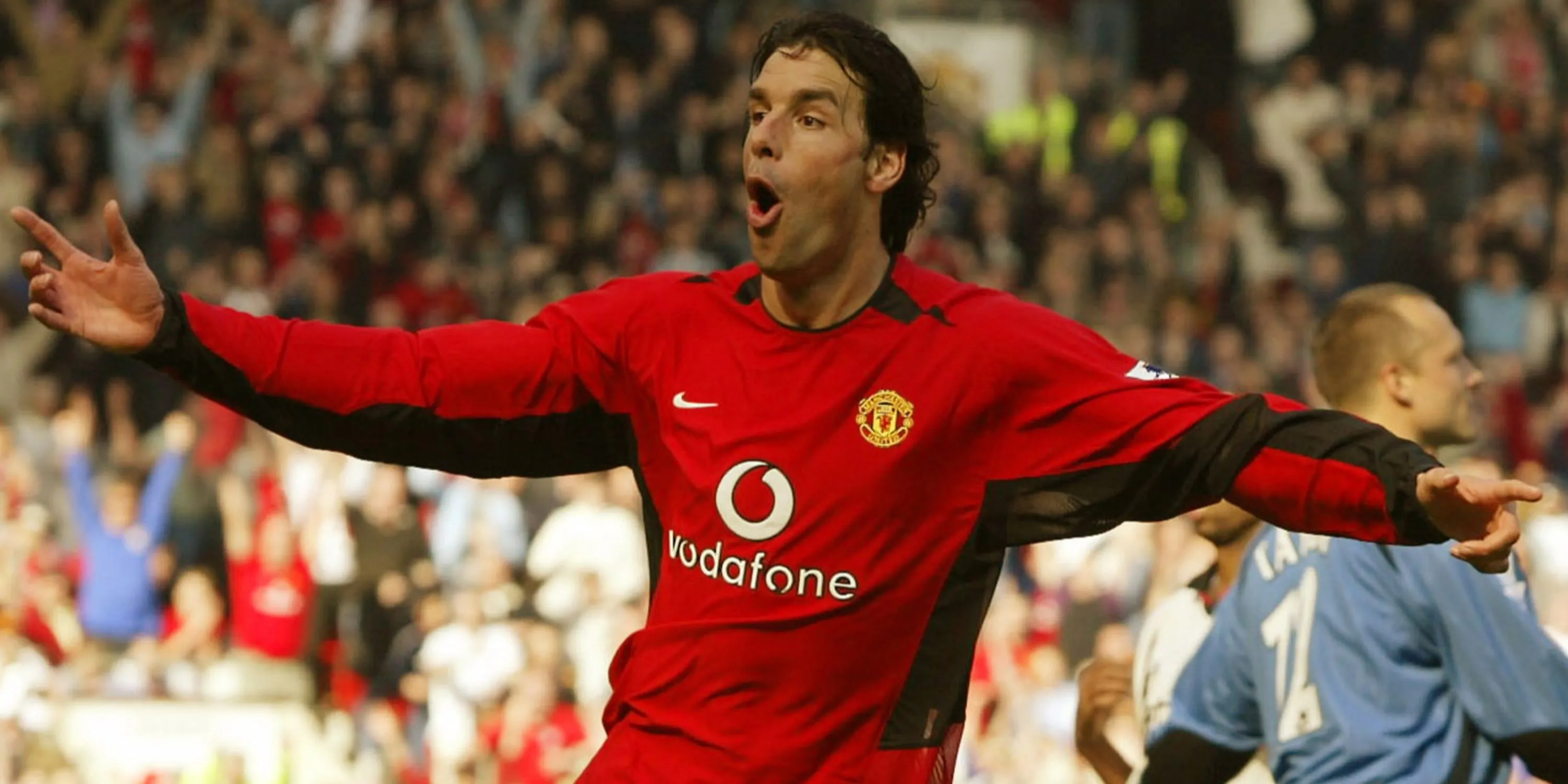 Ruud van Nistelrooy ăn mừng bàn thắng cho Manchester United.