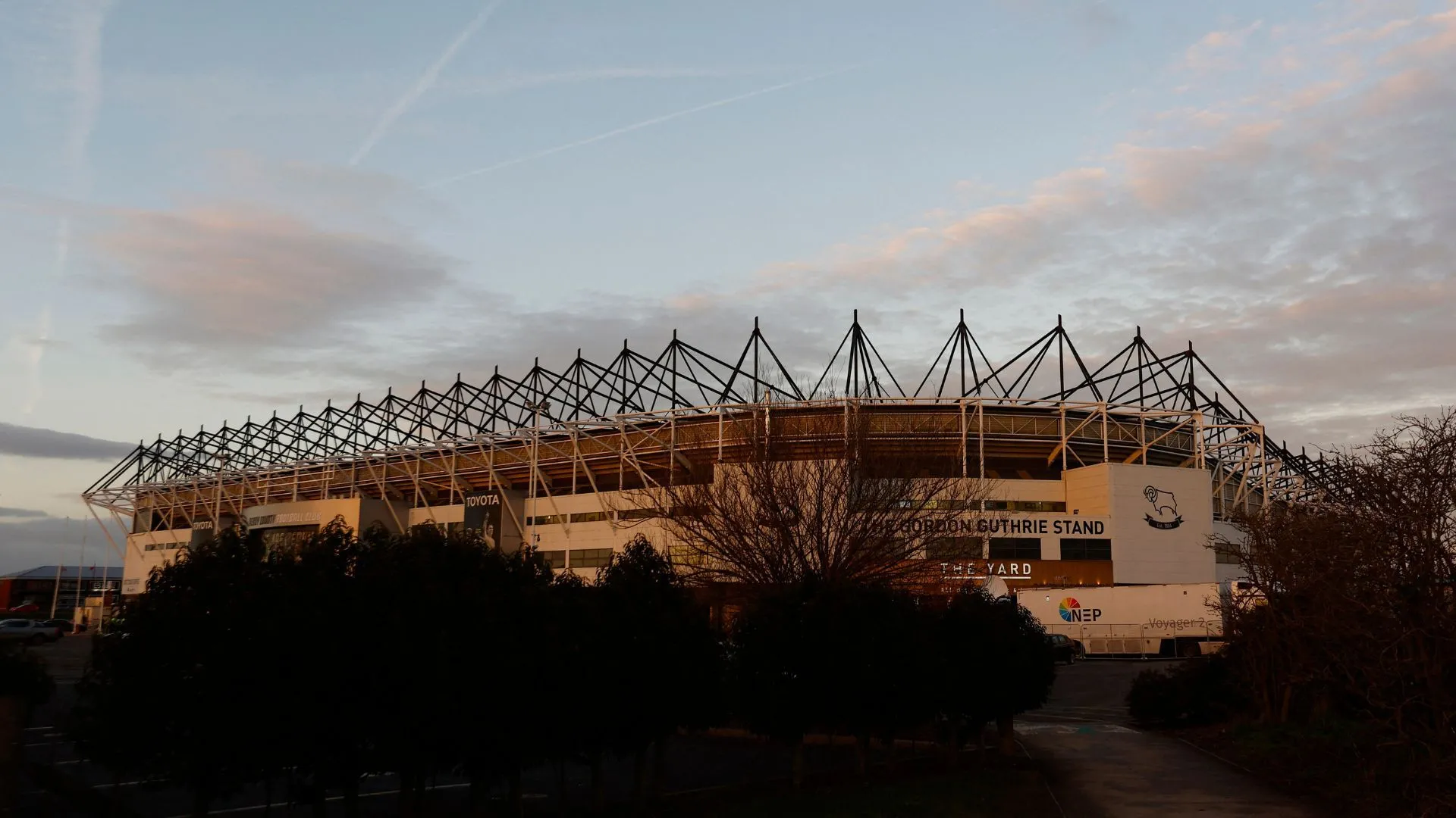 Sân vận động Pride Park của Derby County từ bên ngoài