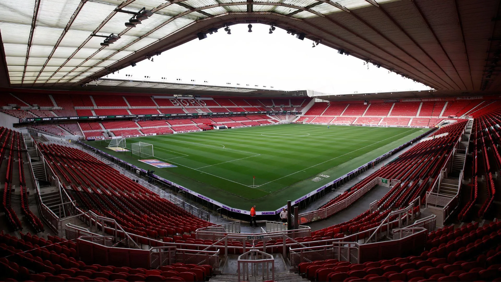 Sân vận động Riverside của Middlesbrough, với vị trí ven sông lý tưởng