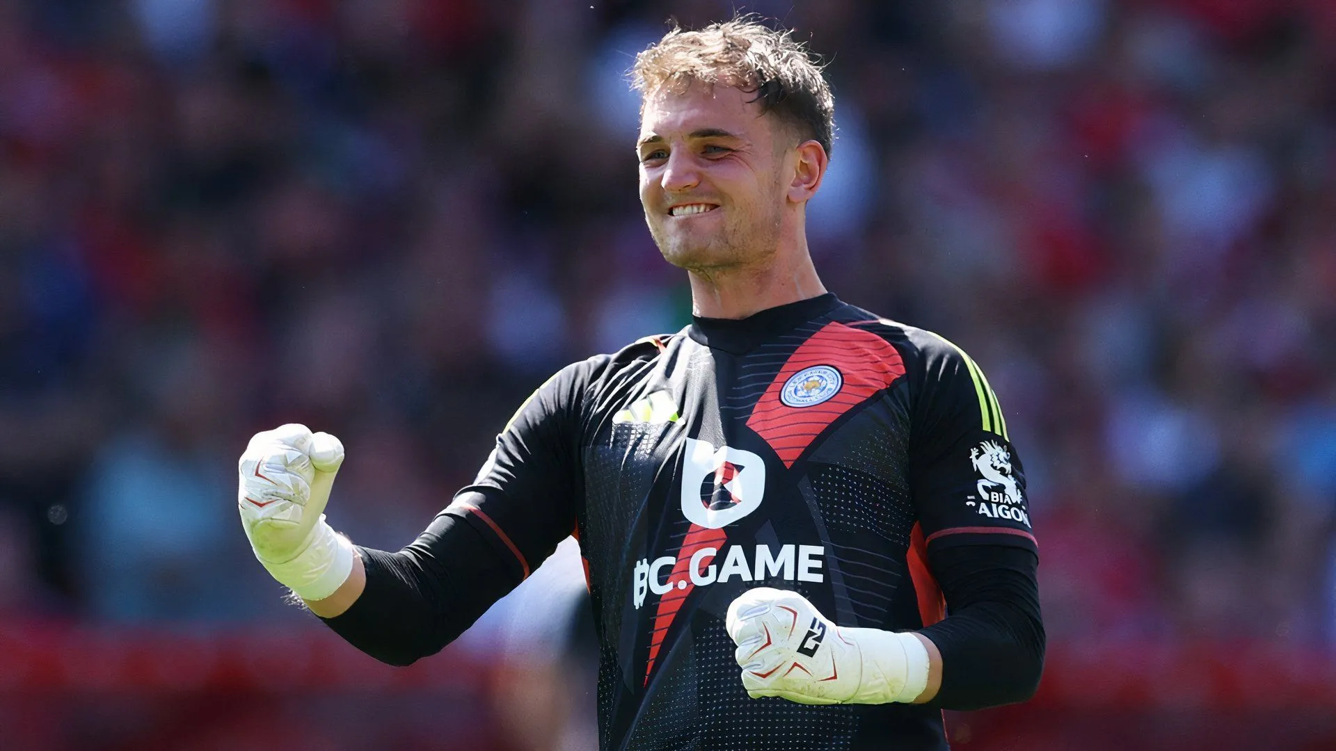 Thủ môn trẻ Jakub Stolarczyk được kỳ vọng sẽ thay thế vị trí của Mads Hermansen tại Leicester City.