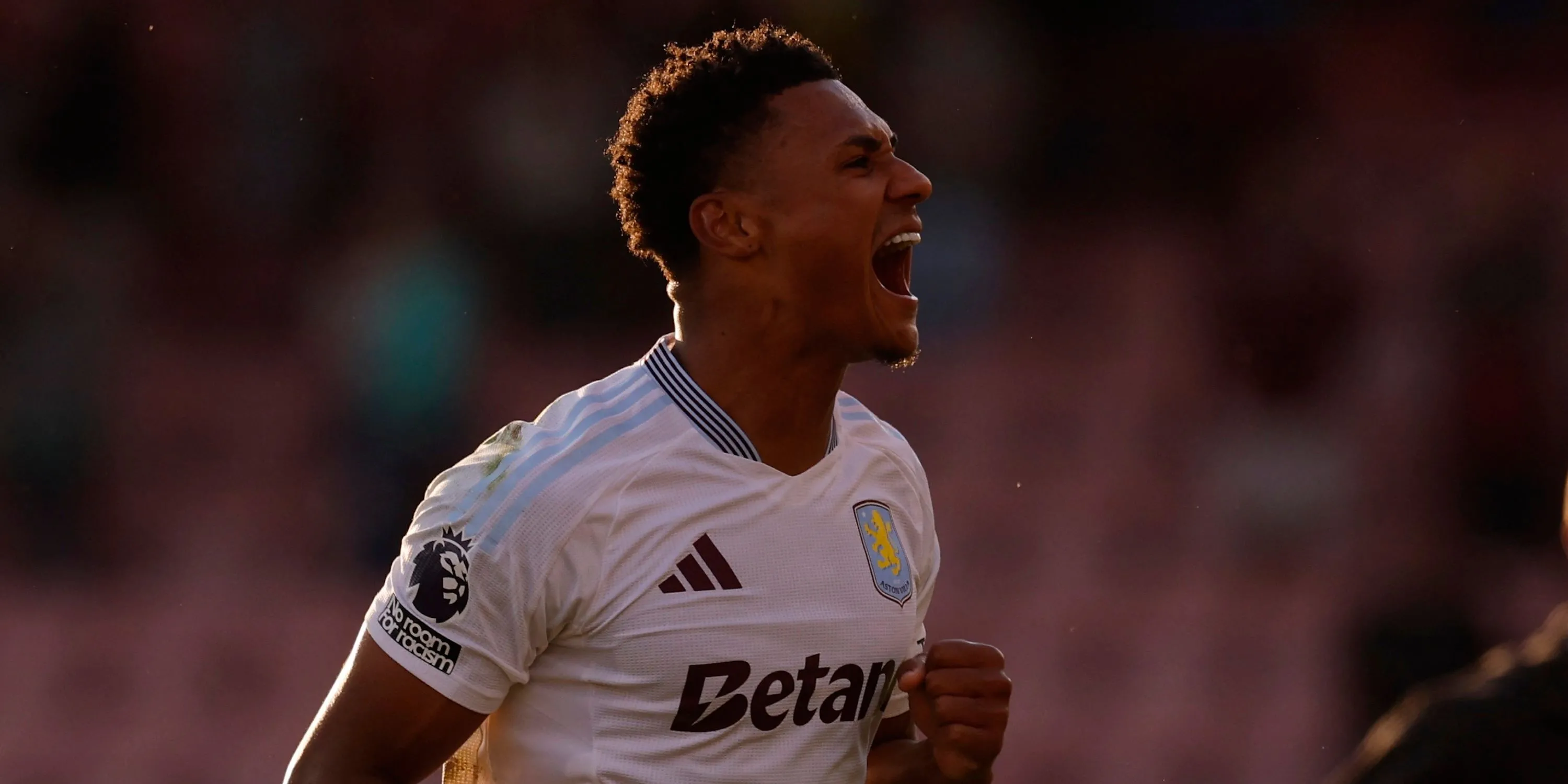 Tiền đạo Ollie Watkins của Aston Villa, mục tiêu hàng đầu của Manchester United