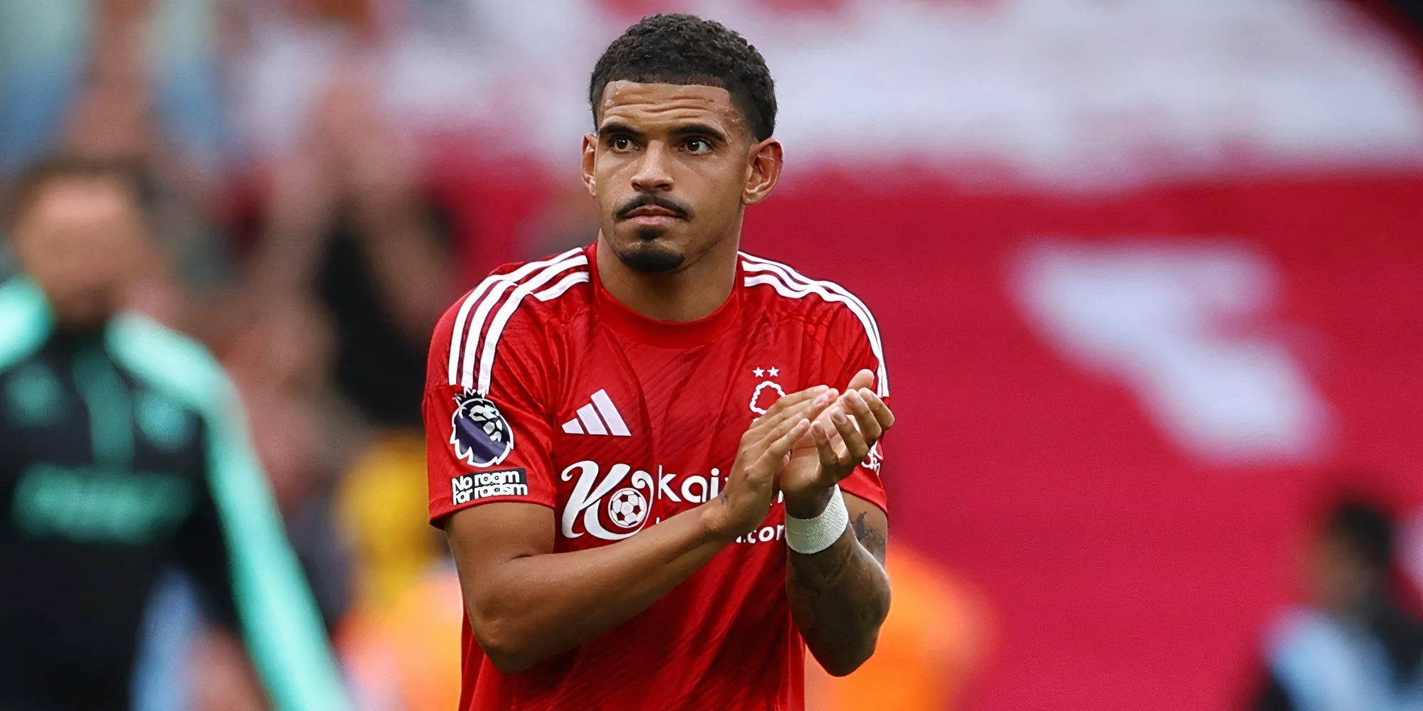 Tiền vệ Morgan Gibbs-White trong màu áo Nottingham Forest