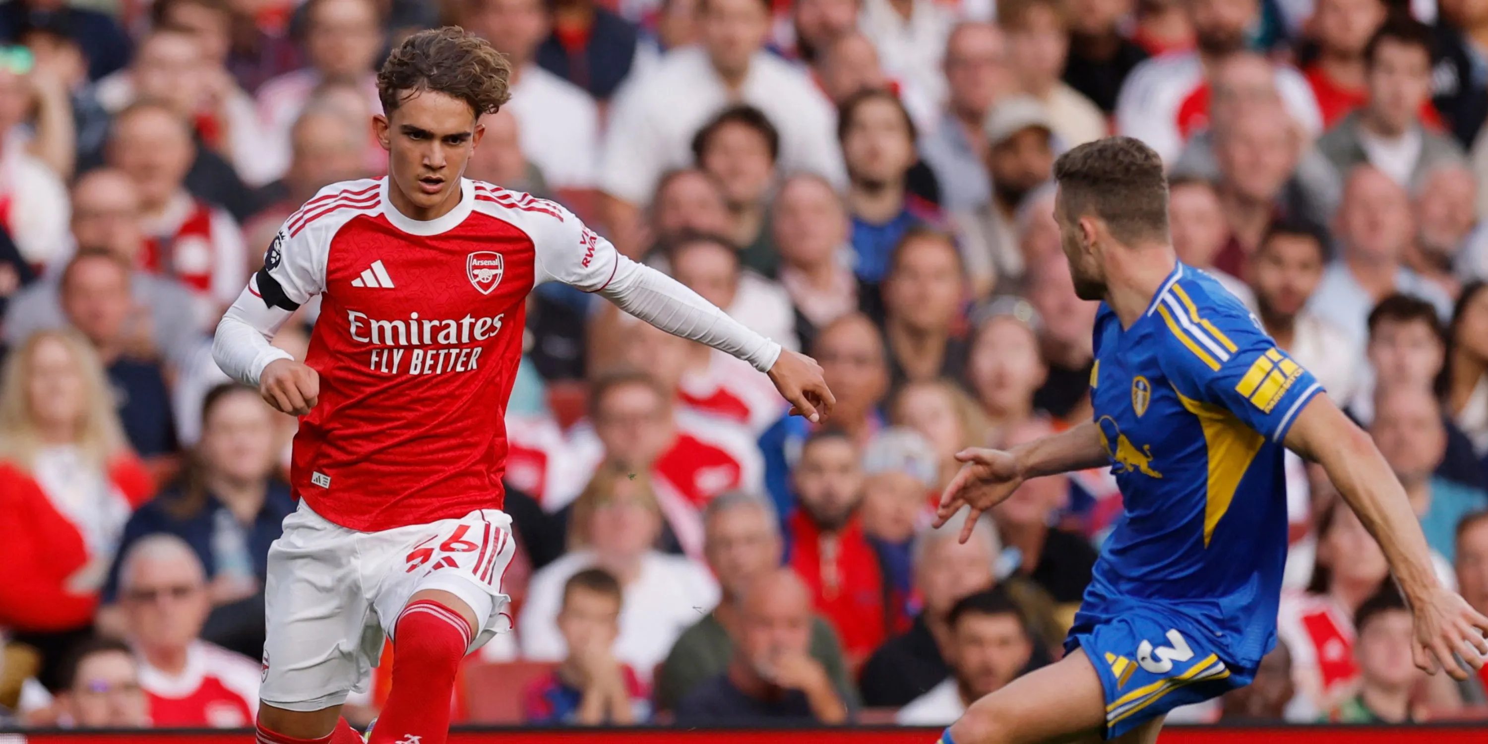 Cầu thủ trẻ Max Dowman của Arsenal thi đấu trên sân cỏ