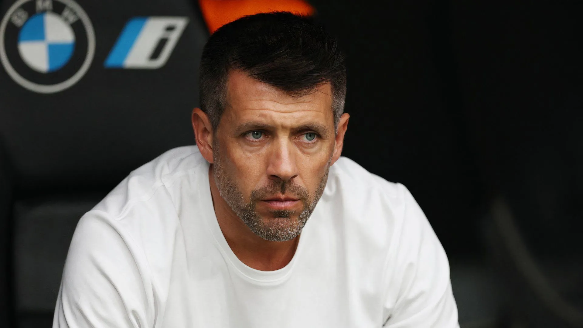 Paulo Pezzolano, huấn luyện viên Valladolid, theo dõi trận đấu