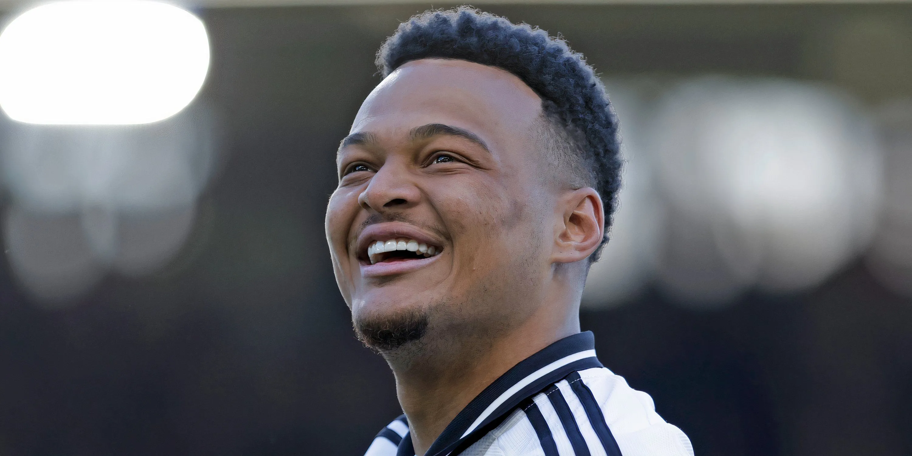 Tiền đạo Rodrigo Muniz nỗ lực ghi bàn cho Fulham tại Premier League